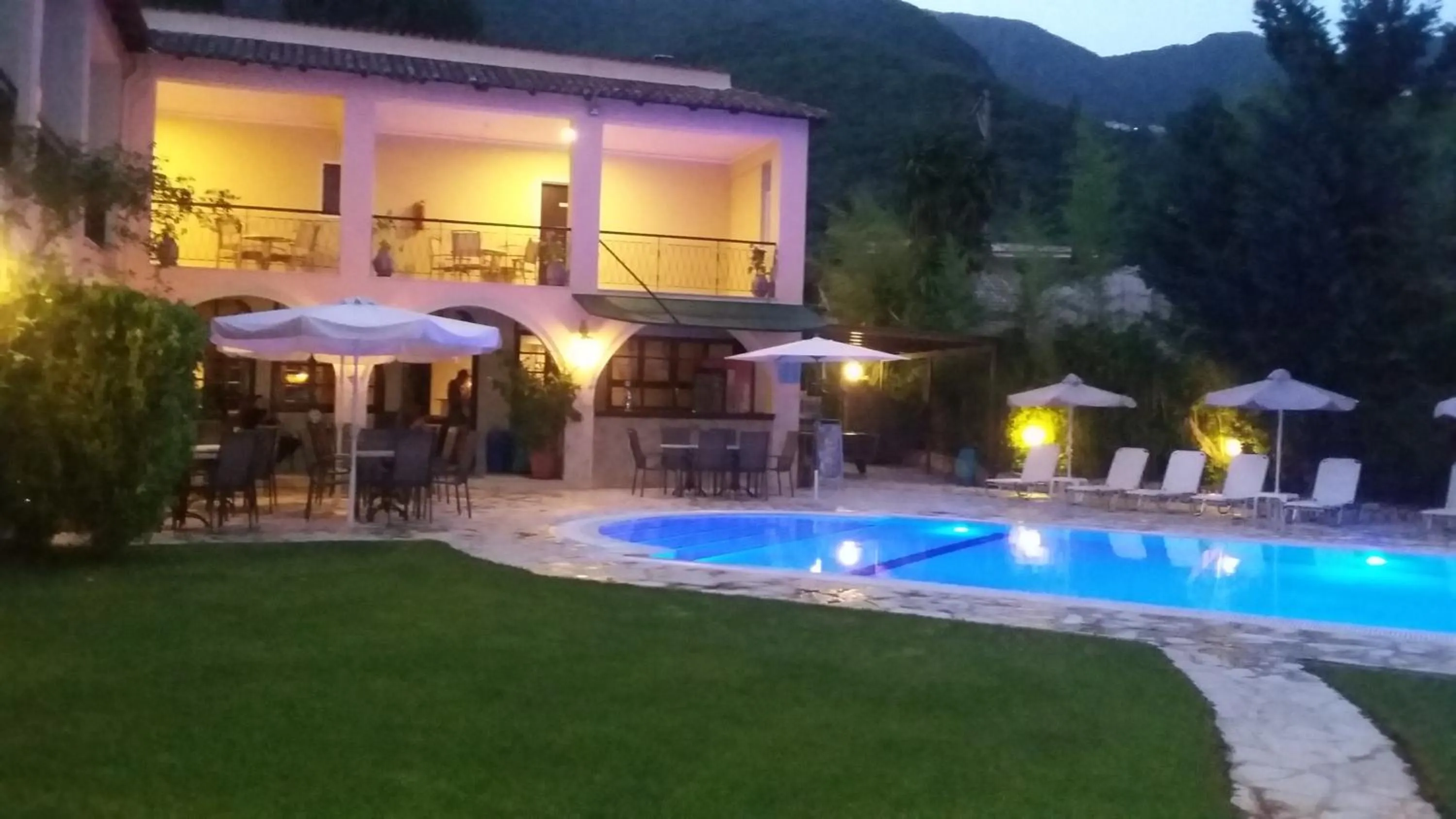 Night in Annaliza Apartments