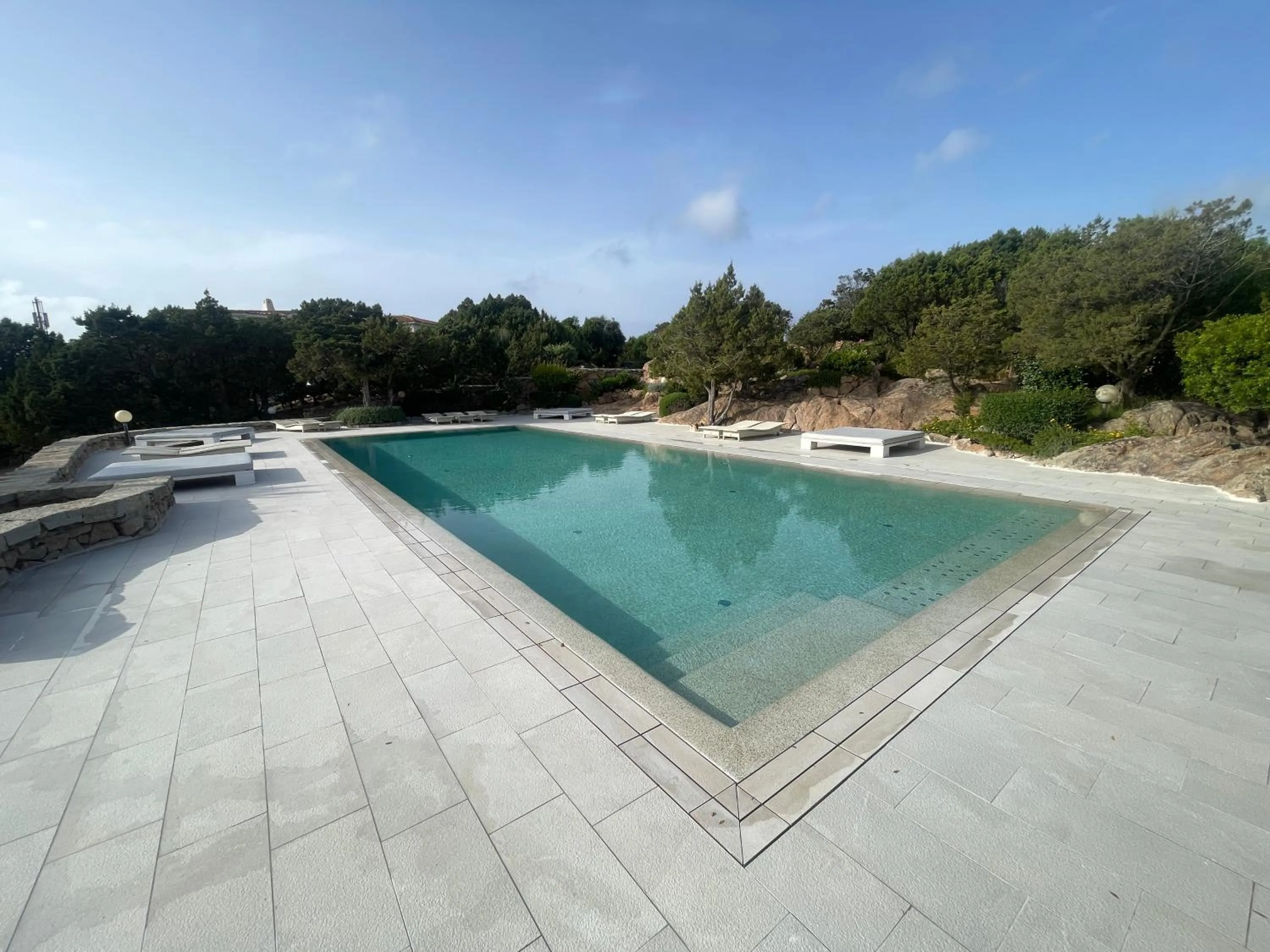 Pool view in Le Antunne