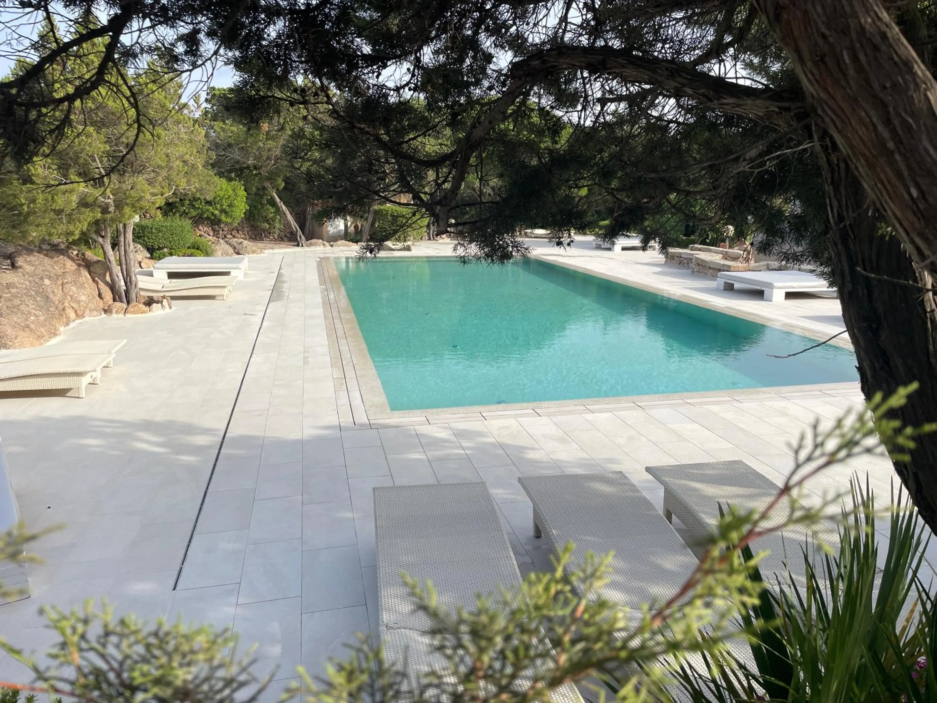 Pool view in Le Antunne