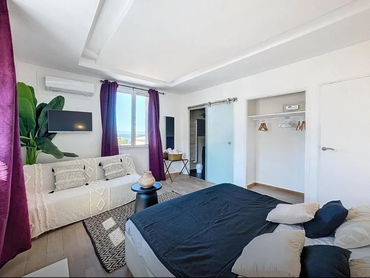 Bed in Hôtel Les 3 Terrasses