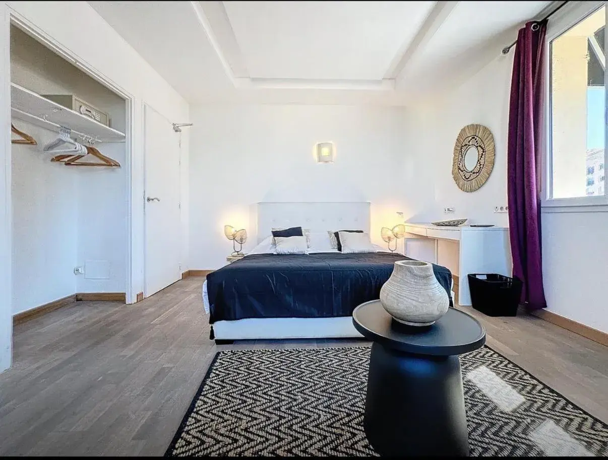 Superior Double Room in Hôtel Les 3 Terrasses Superior Double Room in Hôtel Les 3 Terrasses