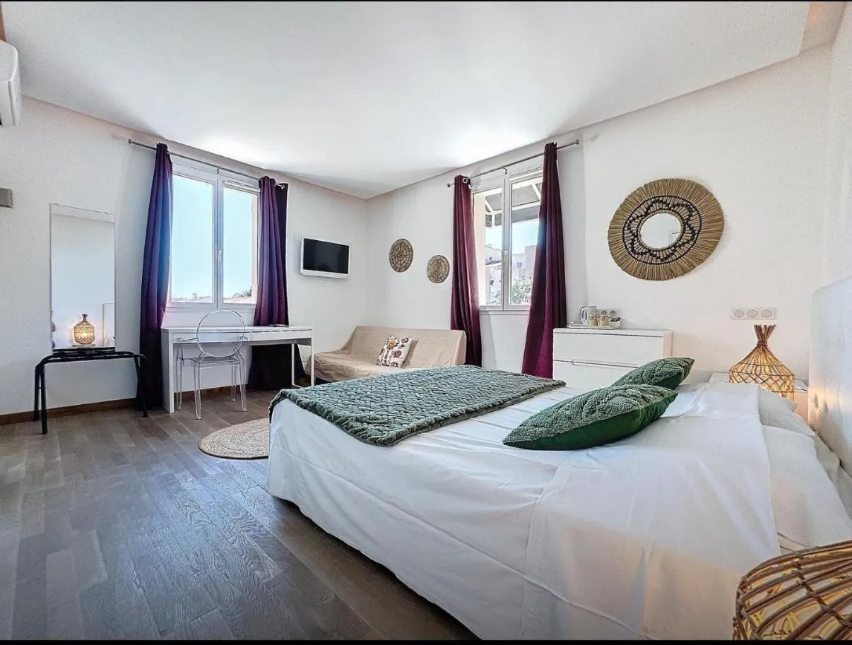 Bed in Hôtel Les 3 Terrasses