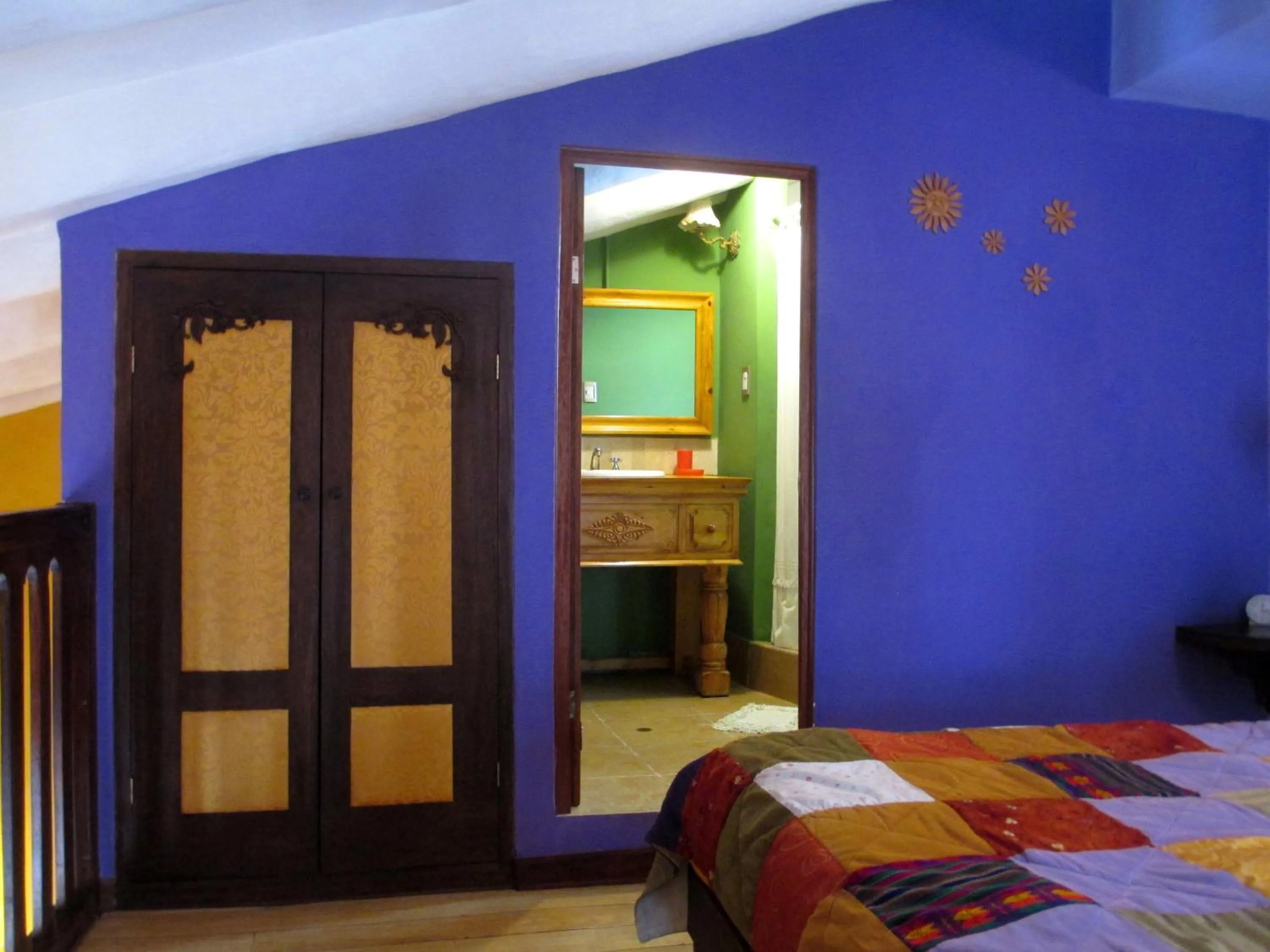 Bathroom, Bed in Quinua Boutique Apartments