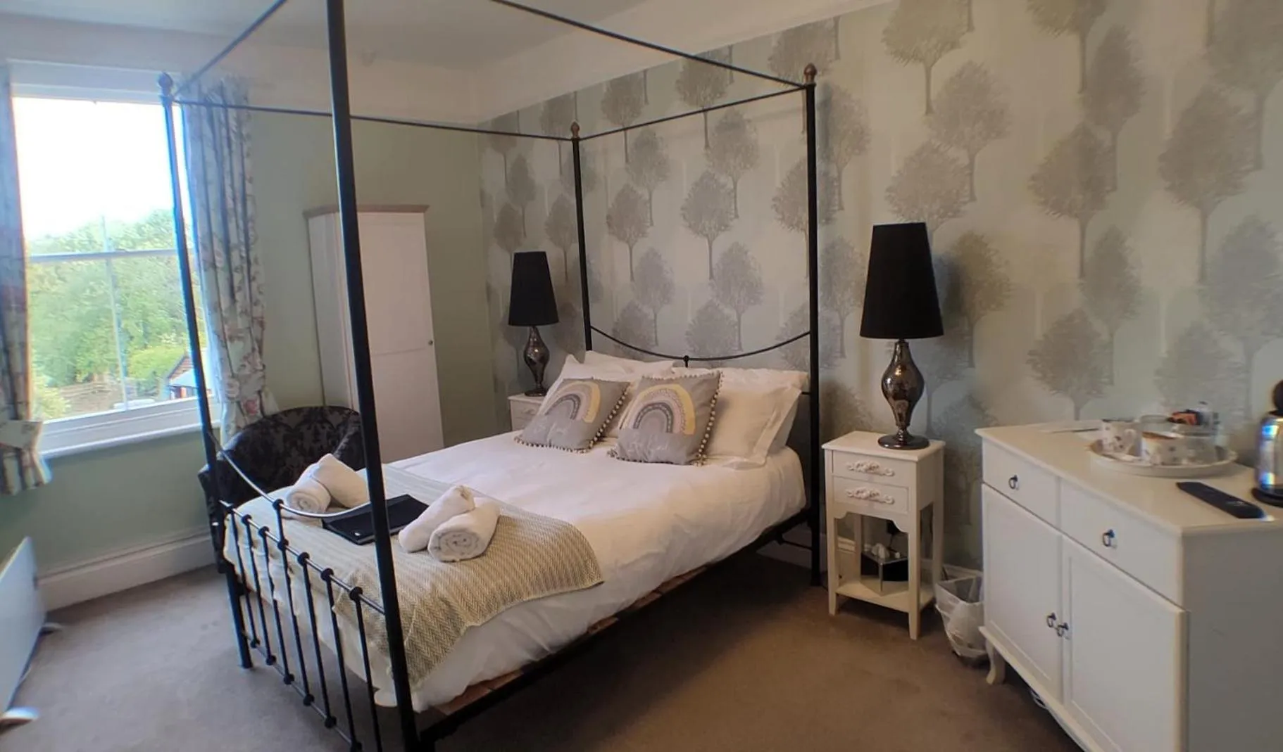 Bedroom, Bed in Winton House