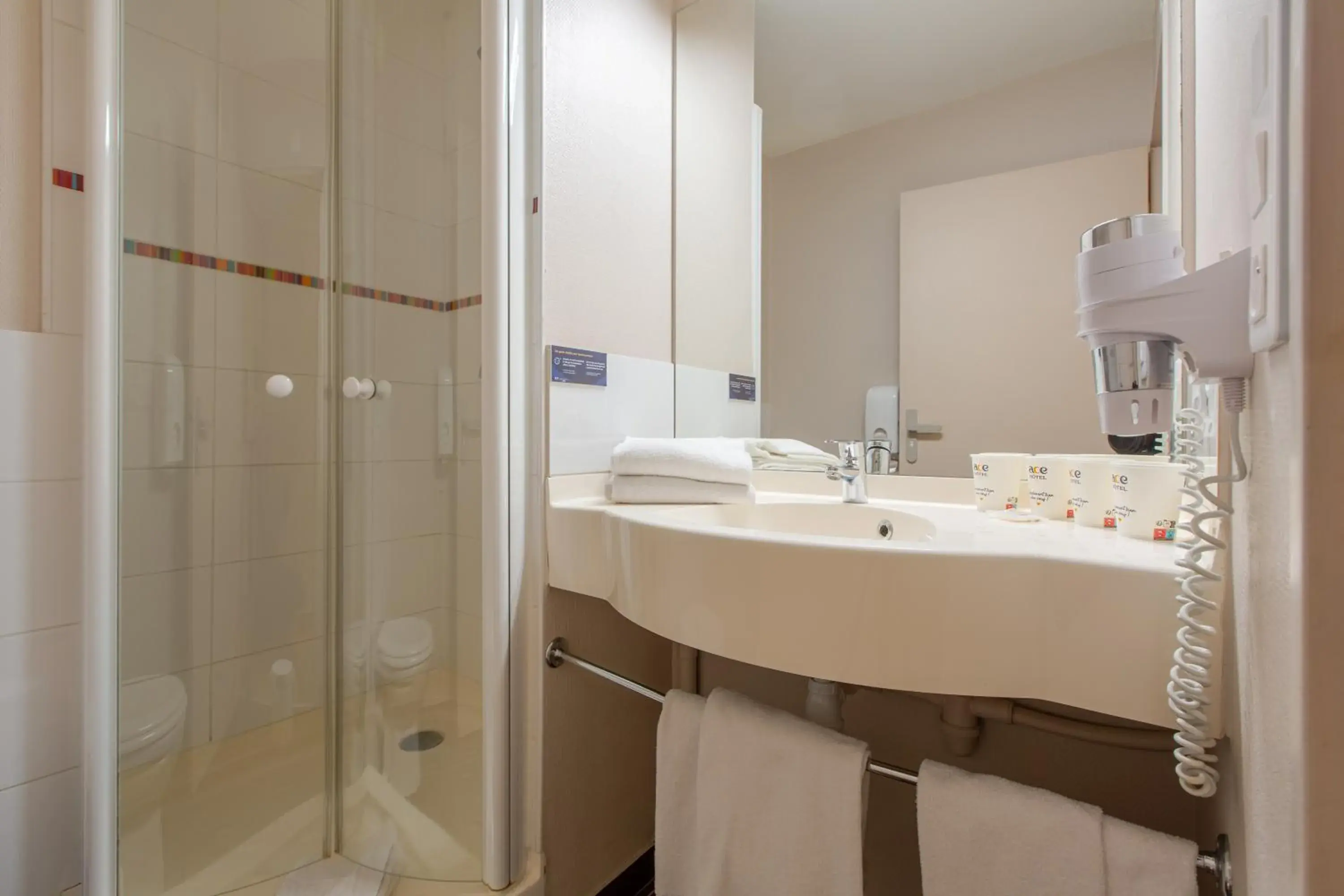 Family Room (5 Adults) in Ace Hotel Bourges Family Room (5 Adults) in Ace Hotel Bourges