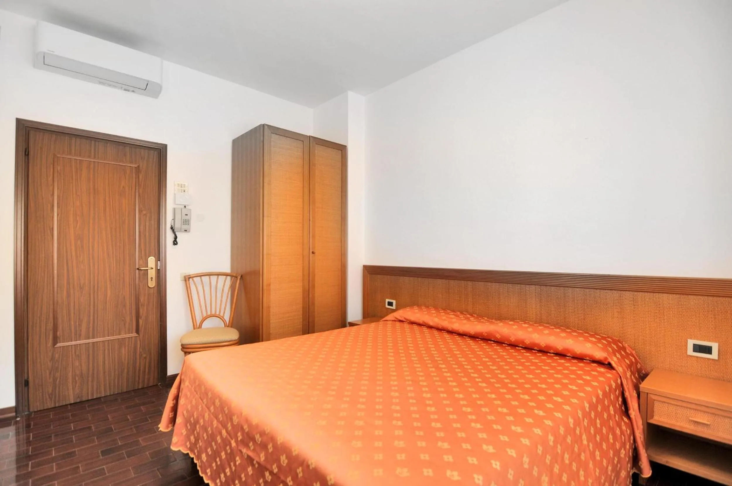 Bedroom, Bed in Venus Best Price