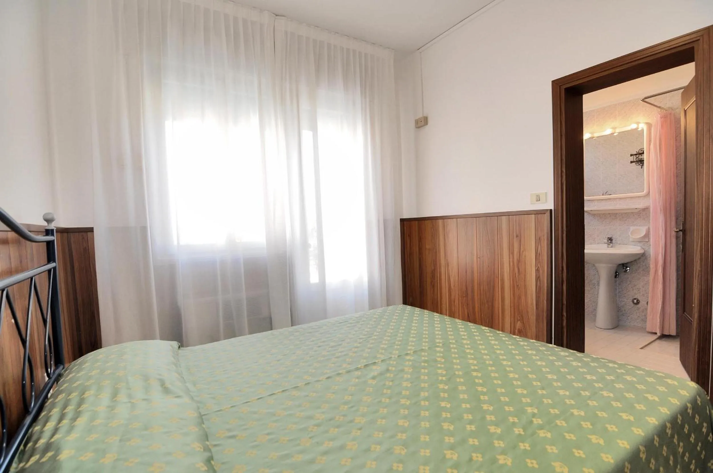 Bedroom, Bed in Venus Best Price