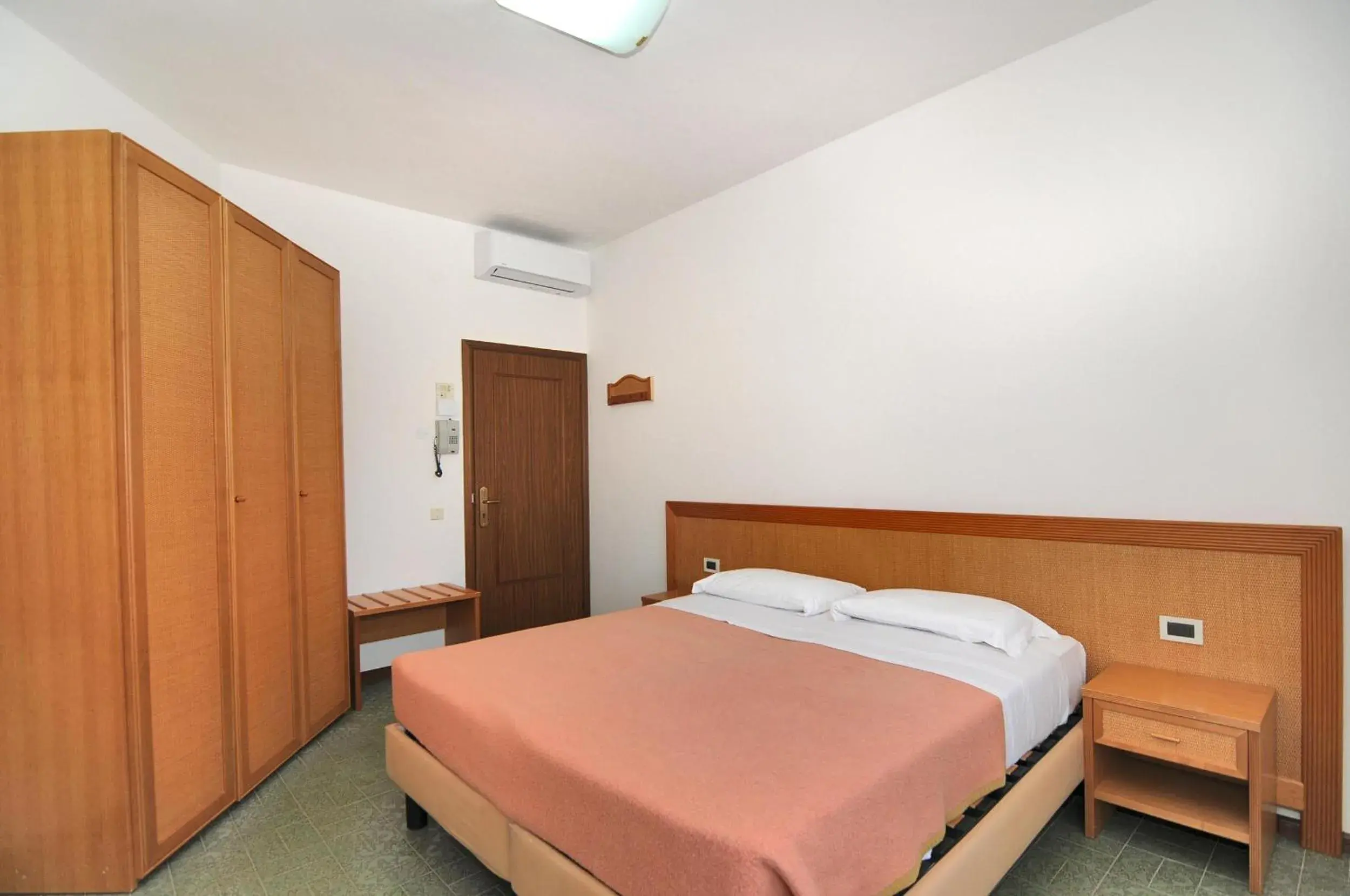 Economy Double or Twin Room in Venus Best Price Economy Double or Twin Room in Venus Best Price