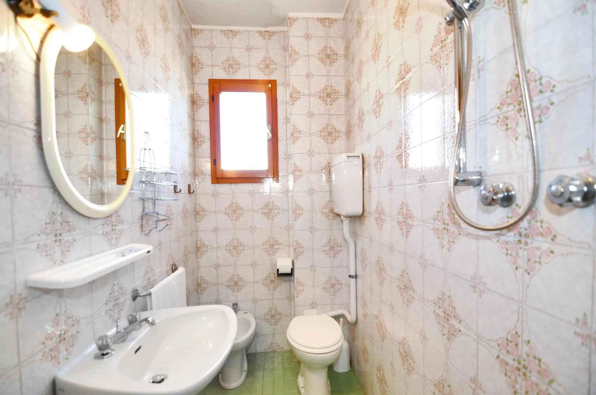 Shower in Venus Best Price