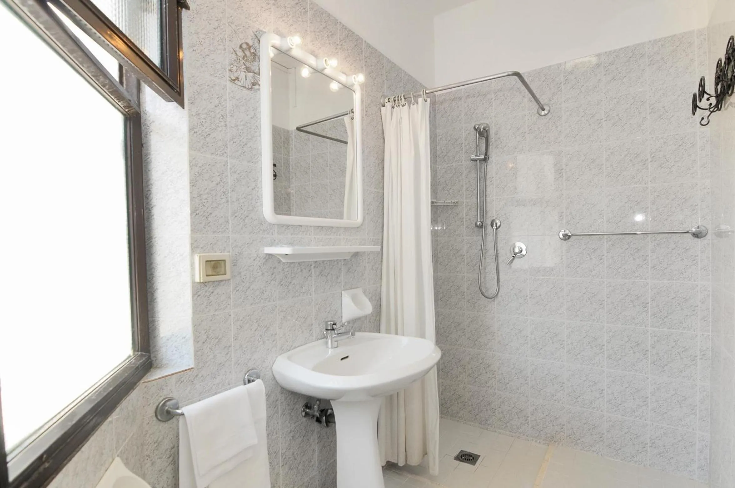 Shower in Venus Best Price