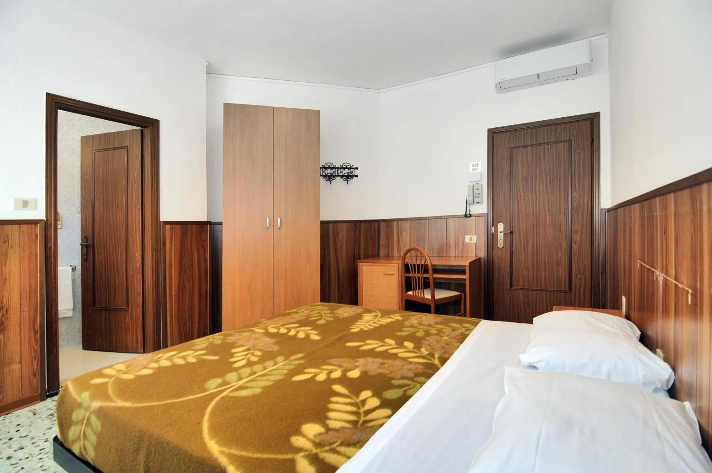 Bedroom, Bed in Venus Best Price