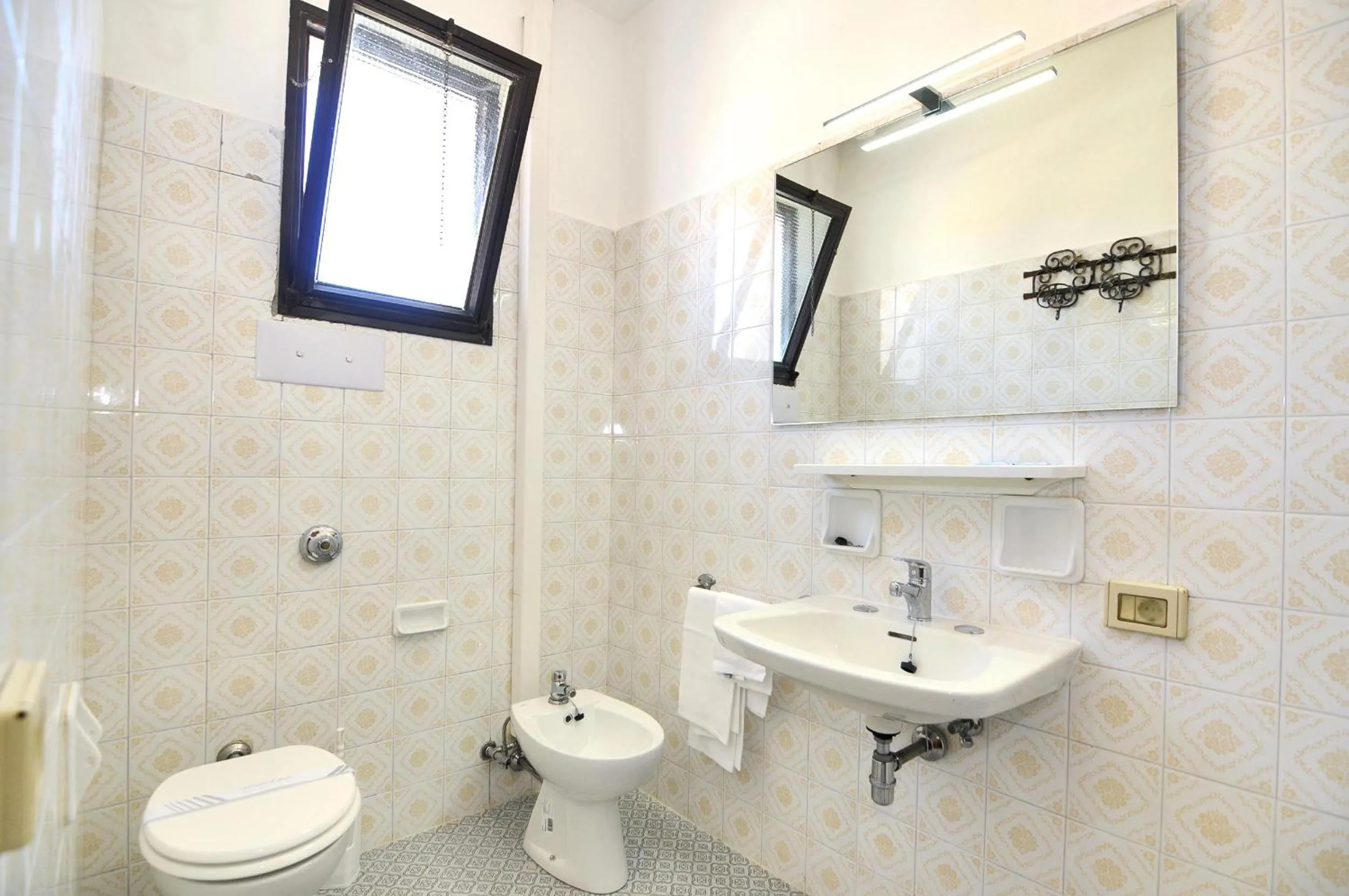 Toilet in Venus Best Price