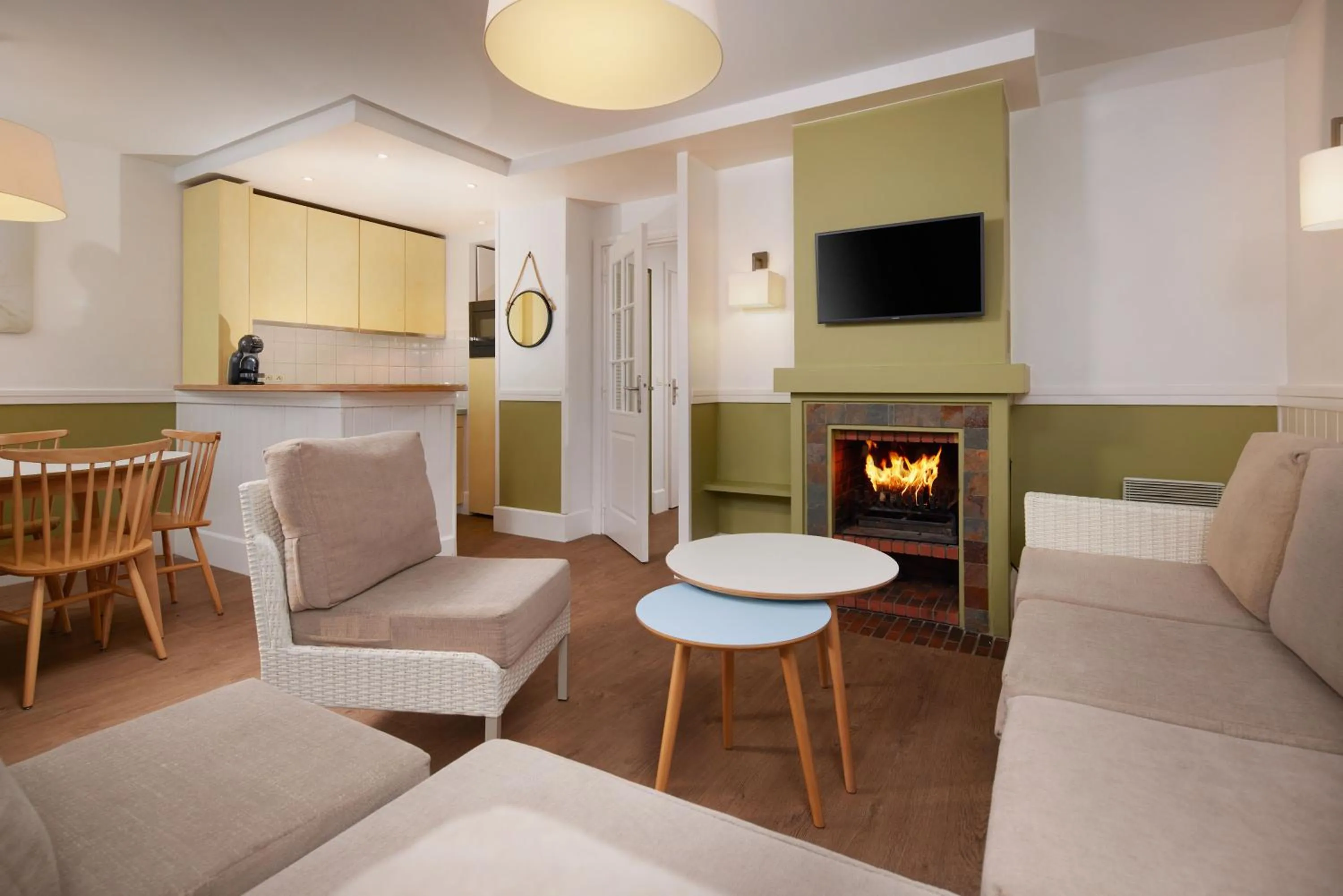 Communal lounge/ TV room in Center Parcs Le Lac d’Ailette