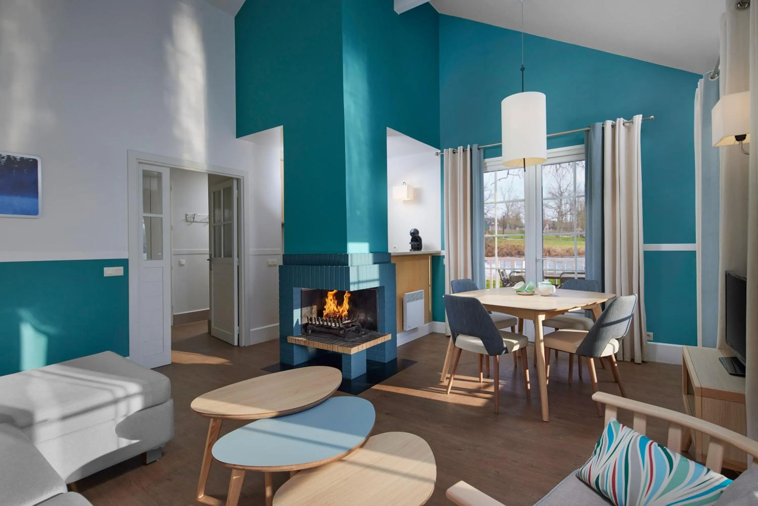 Communal lounge/ TV room in Center Parcs Le Lac d’Ailette