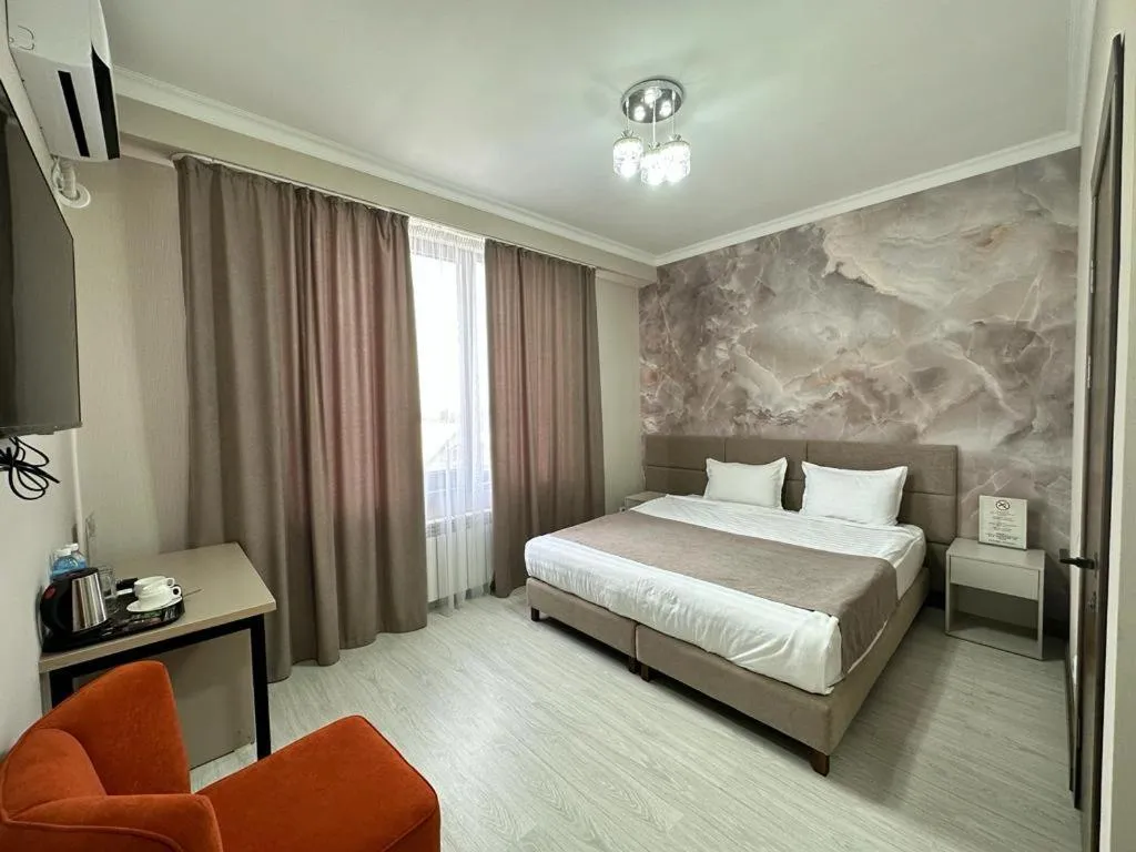 TV and multimedia, Bed in Lumarc Hotel