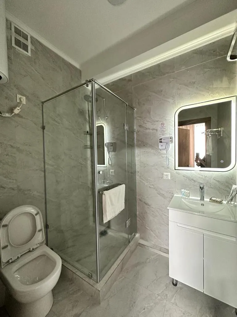 Shower in Lumarc Hotel