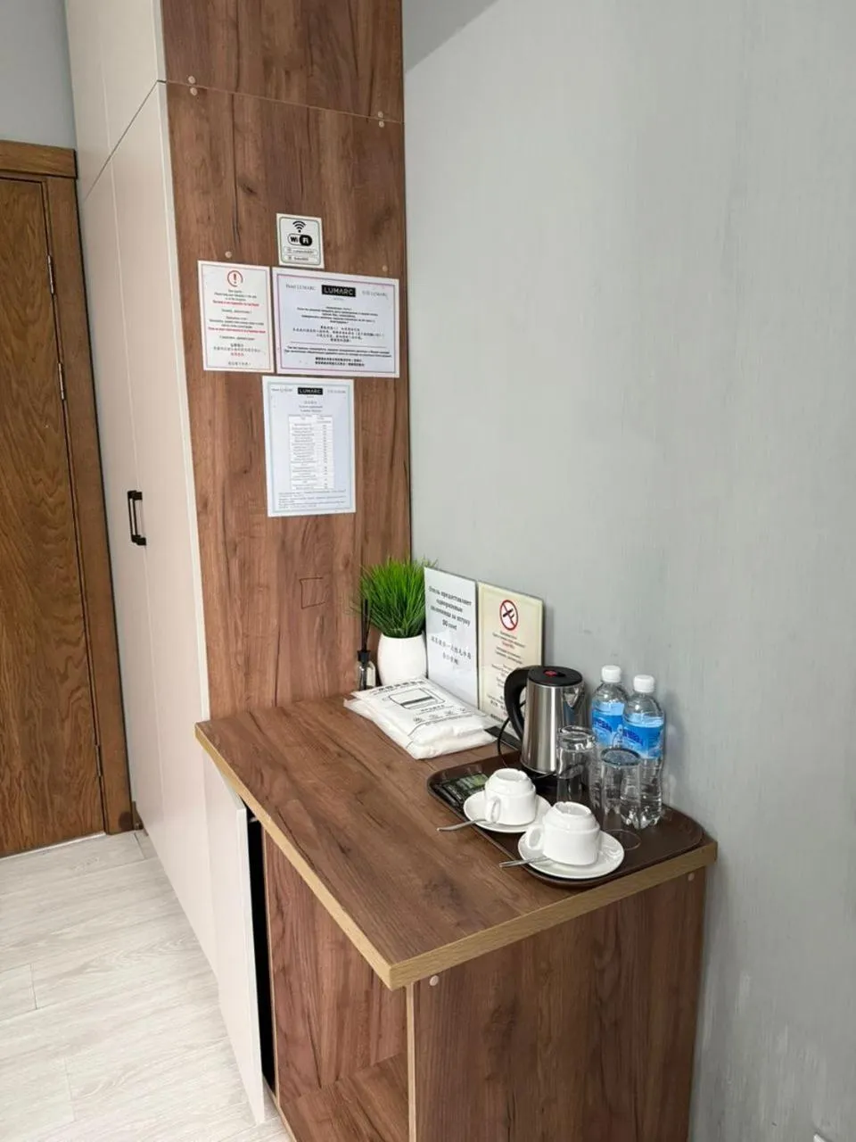Coffee/tea facilities in Lumarc Hotel