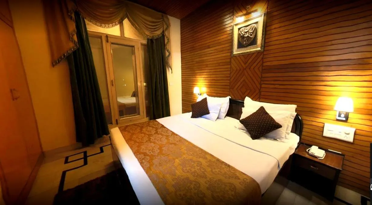 Photo of the whole room in Hotel Corbett Kingdom