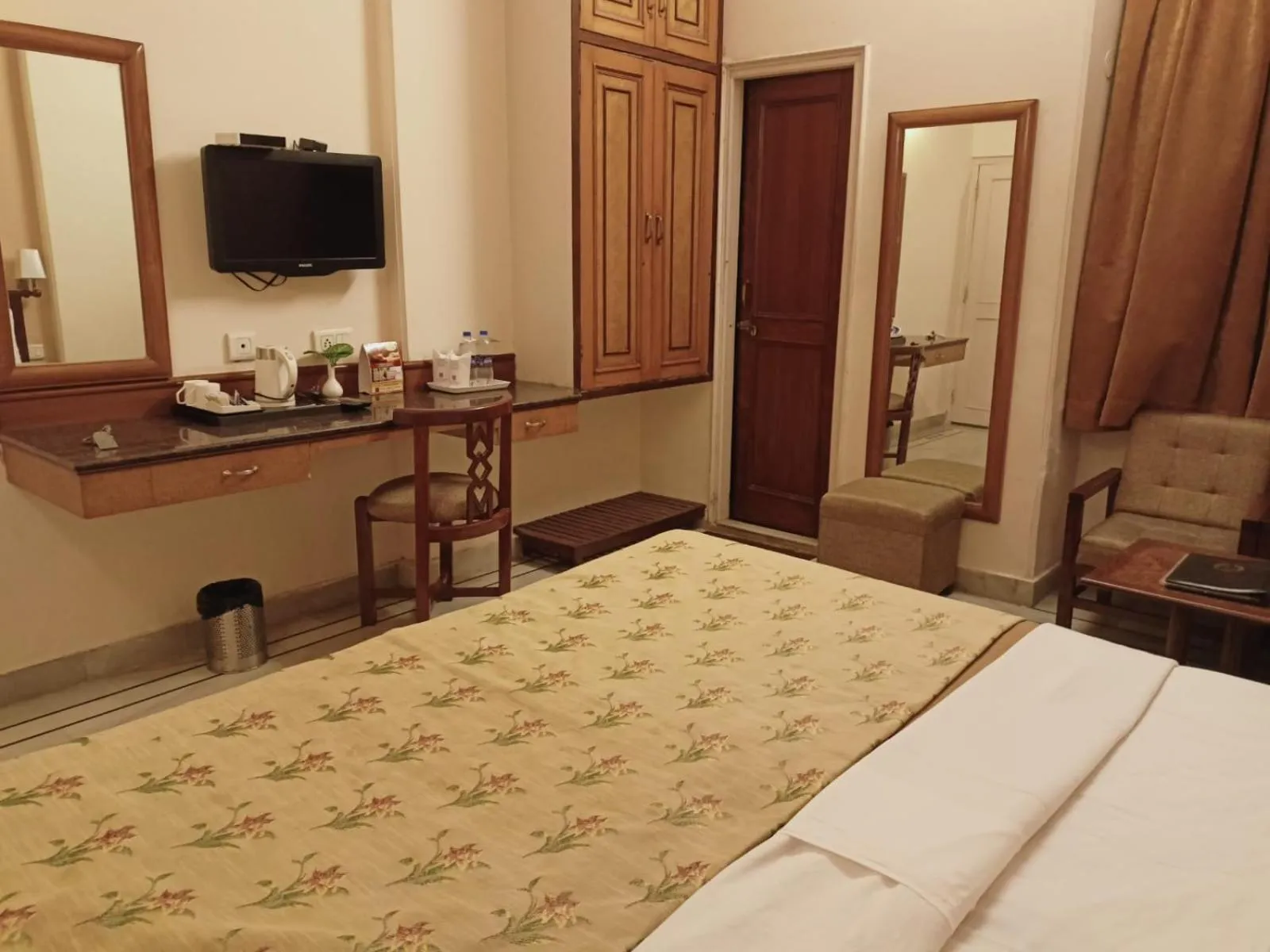 Bed in Hotel Corbett Kingdom