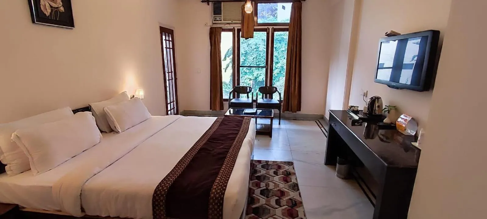 Photo of the whole room in Hotel Corbett Kingdom
