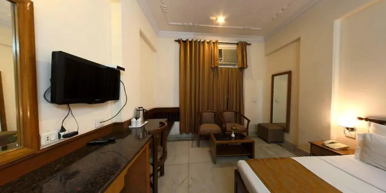 Deluxe Double Room in Hotel Corbett Kingdom Deluxe Double Room in Hotel Corbett Kingdom