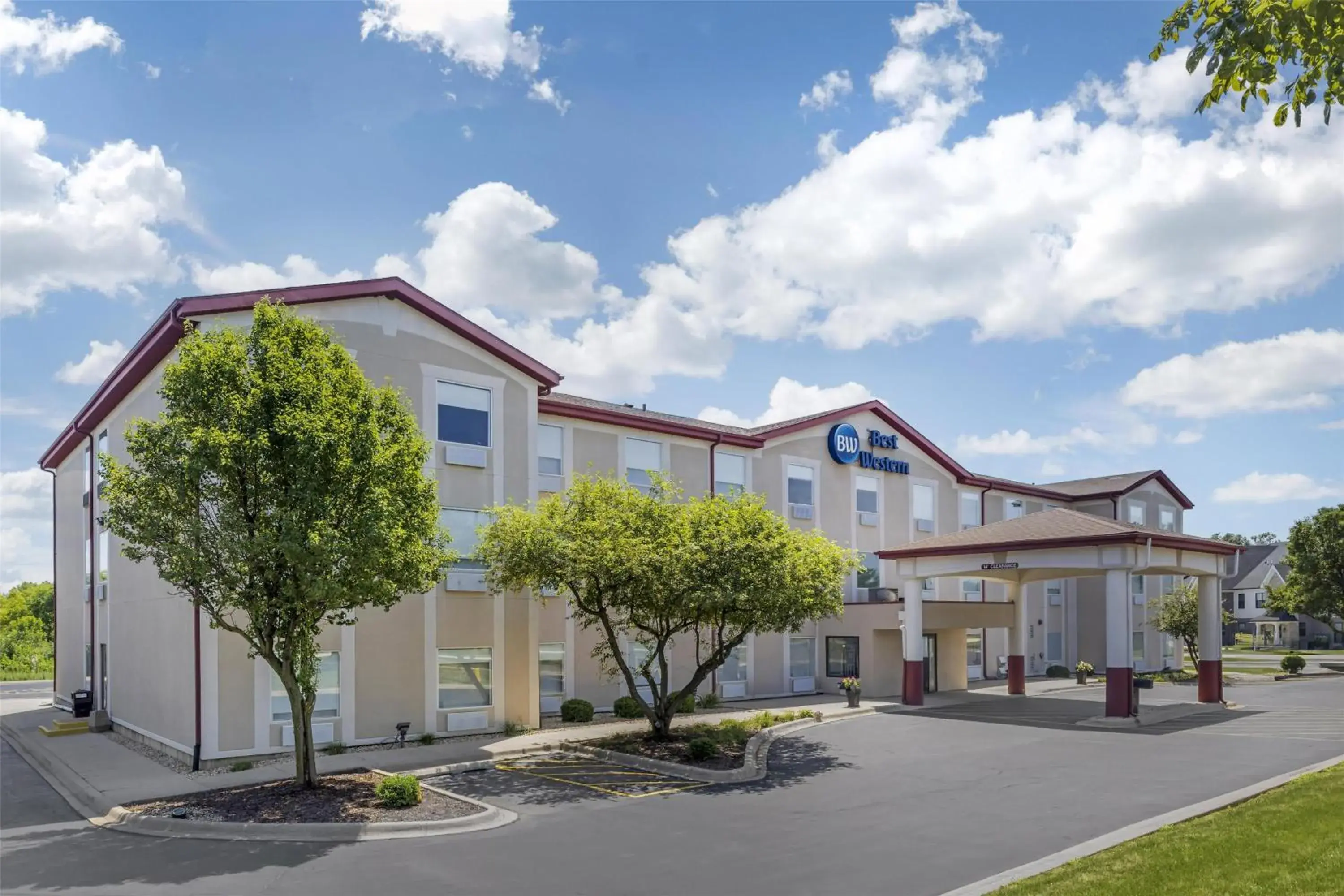 Property building in Best Western Joliet Inn & Suites Property building in Best Western Joliet Inn & Suites