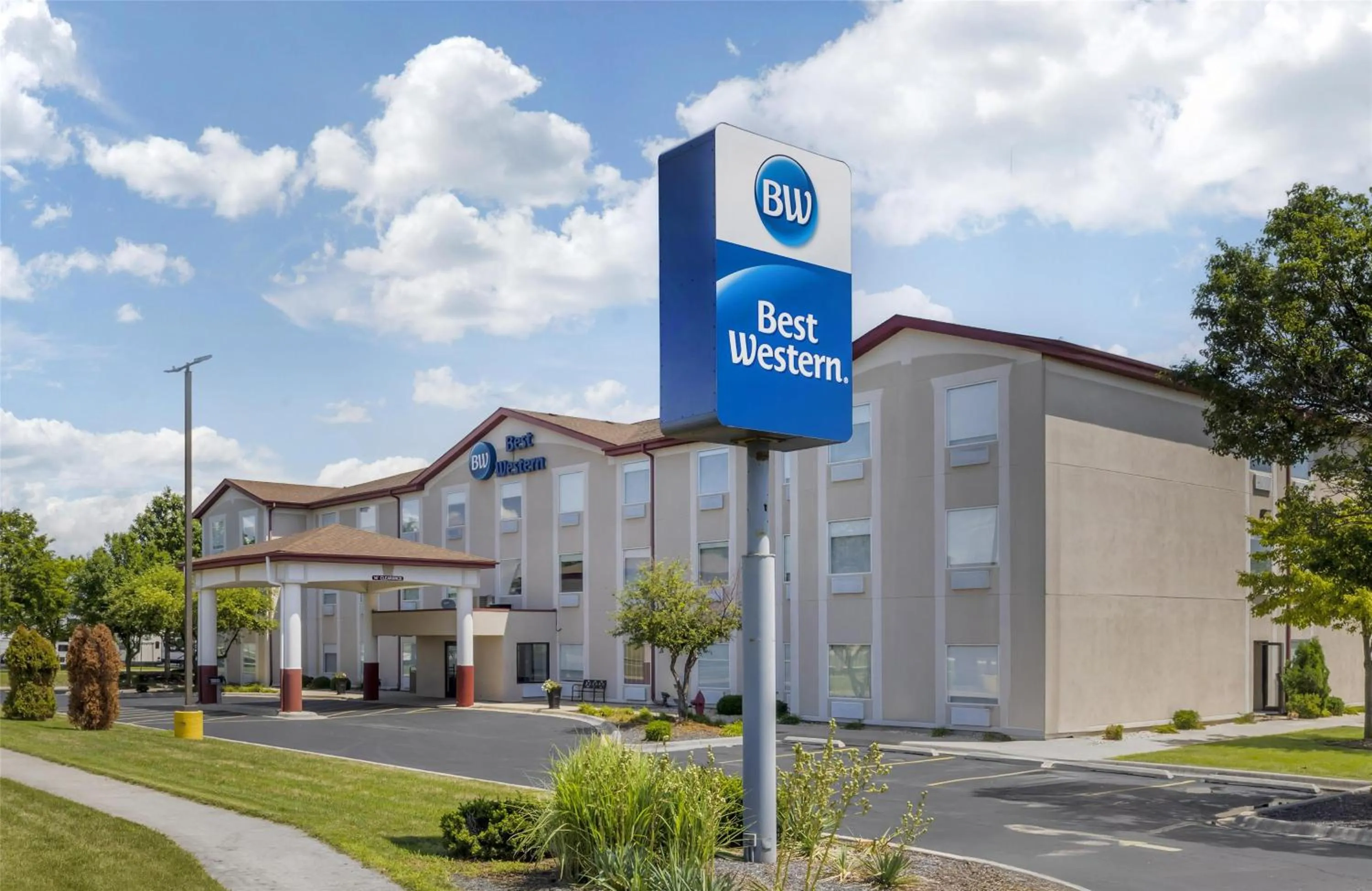 Property building in Best Western Joliet Inn & Suites