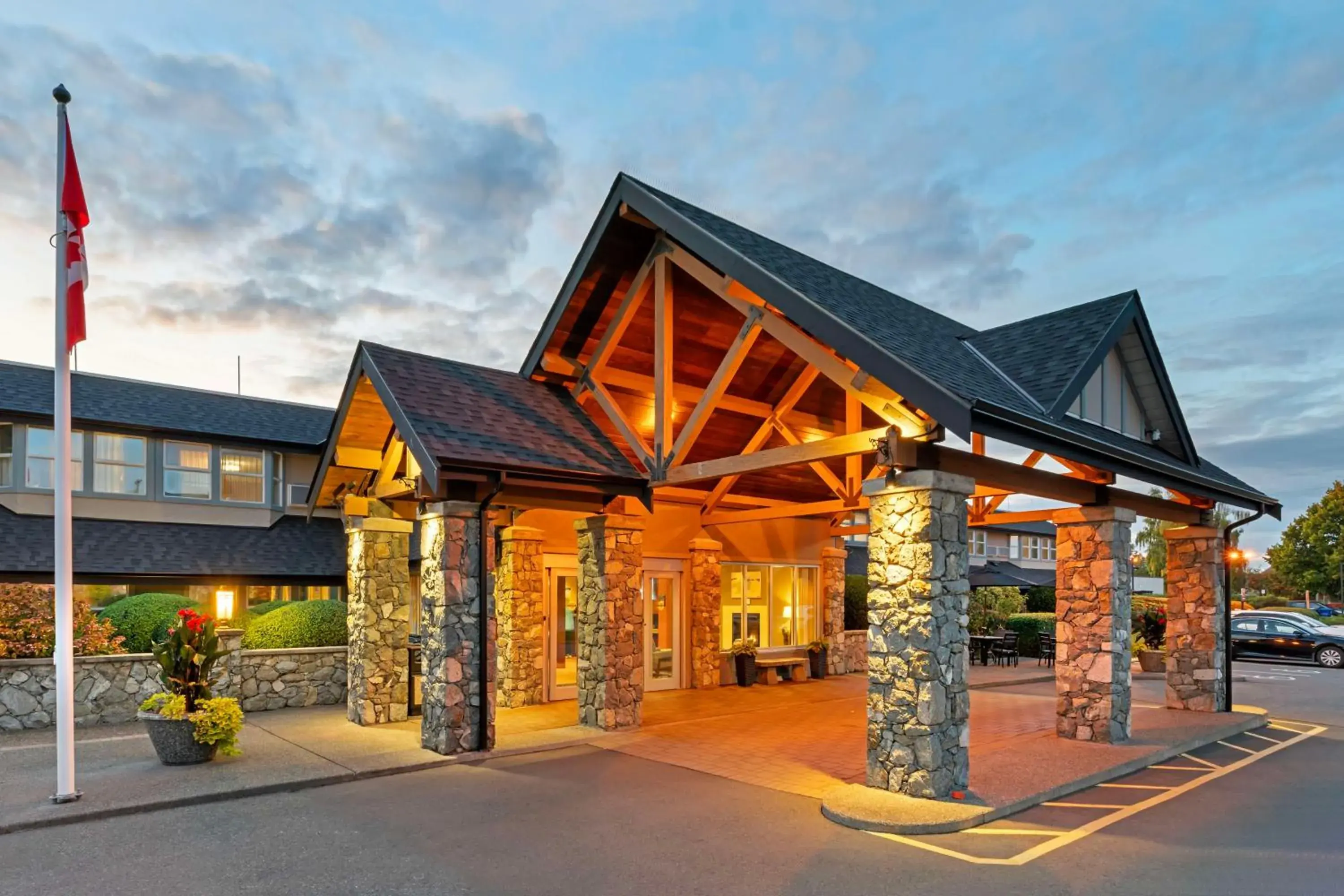 Property building in Best Western Plus Emerald Isle Hotel Property building in Best Western Plus Emerald Isle Hotel