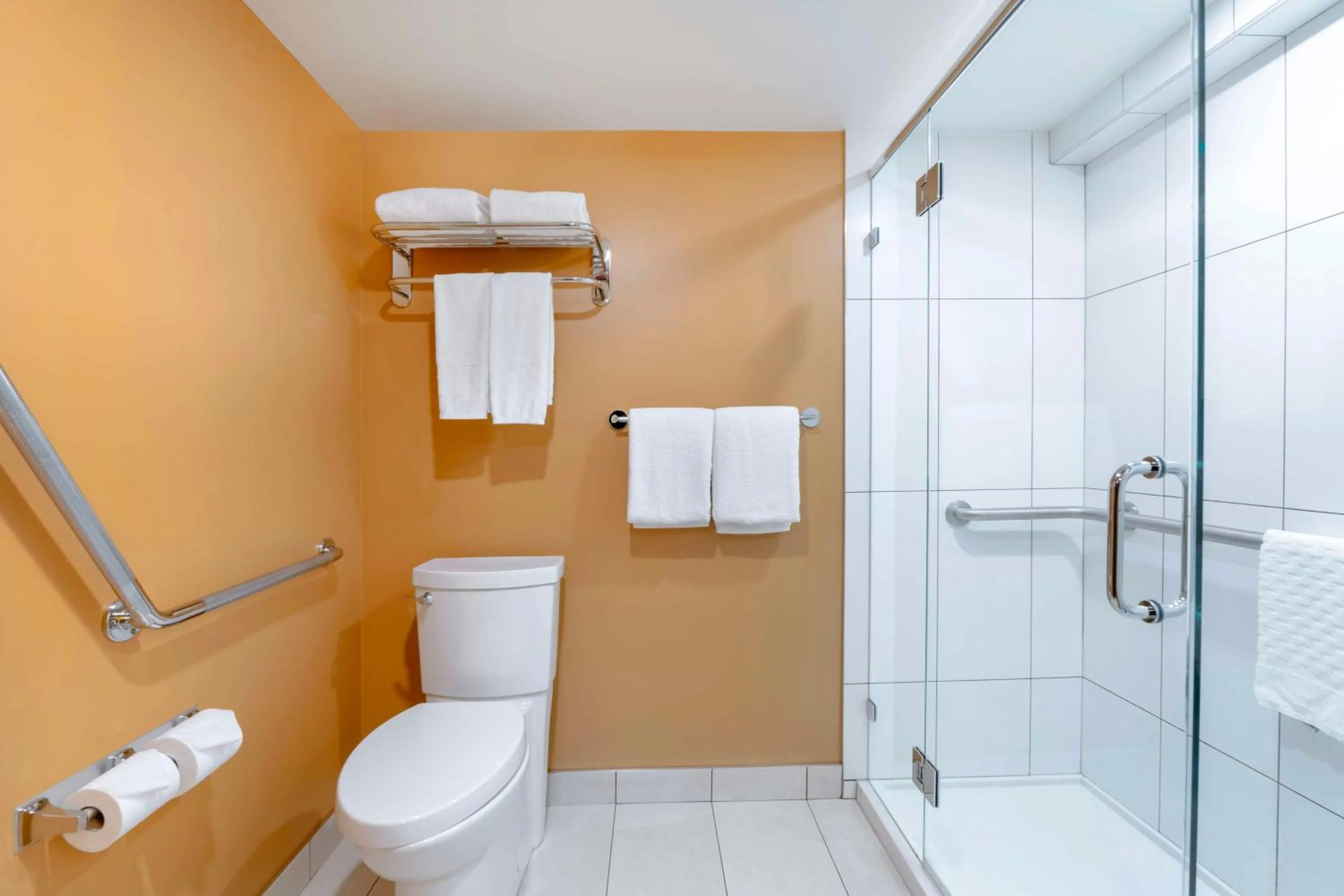 Bathroom in Best Western Plus Emerald Isle Hotel