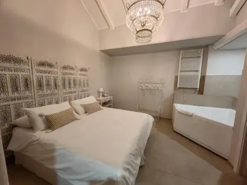 Queen Room with Spa Bath in B&B De I Bravi Queen Room with Spa Bath in B&B De I Bravi