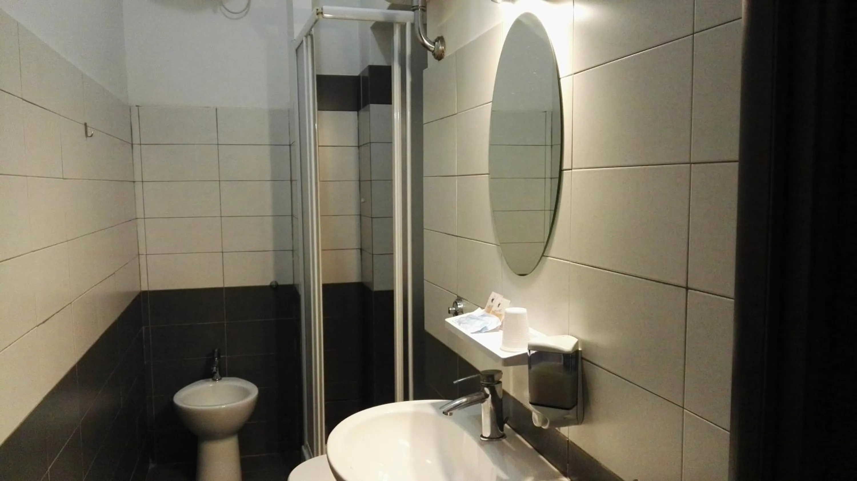 Bathroom in Cialdini Rome