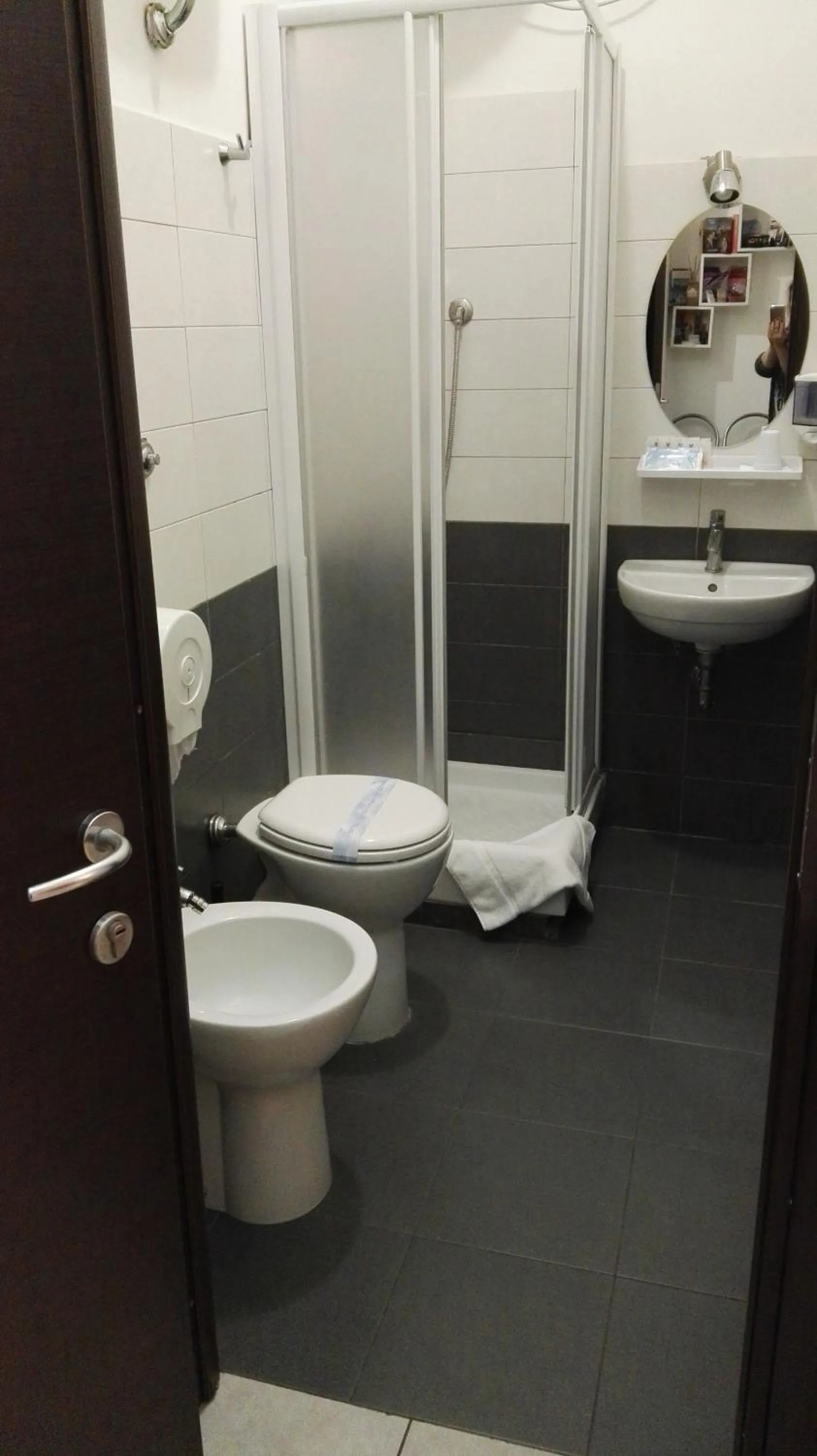 Bathroom in Cialdini Rome