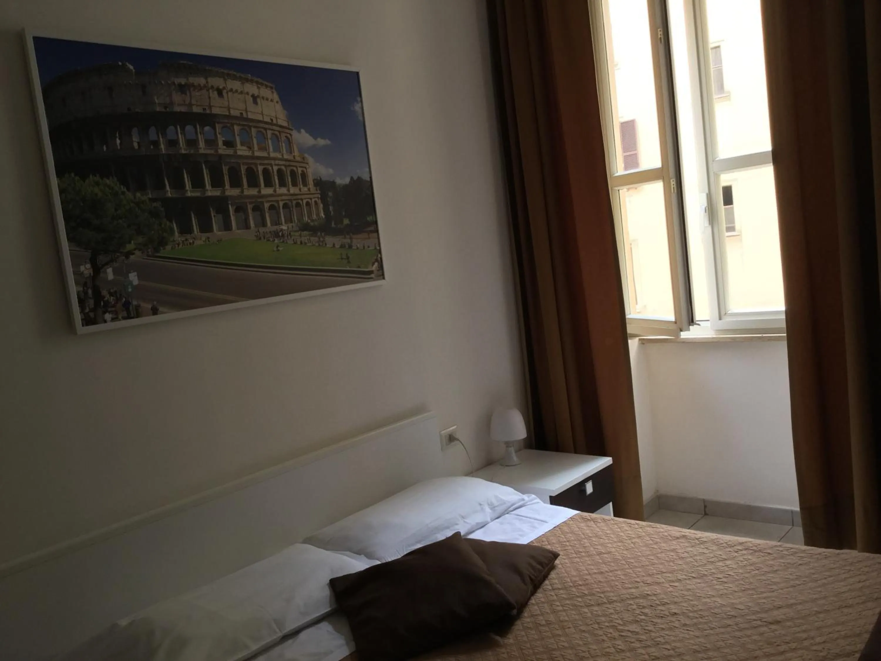 Photo of the whole room, Bed in Cialdini Rome