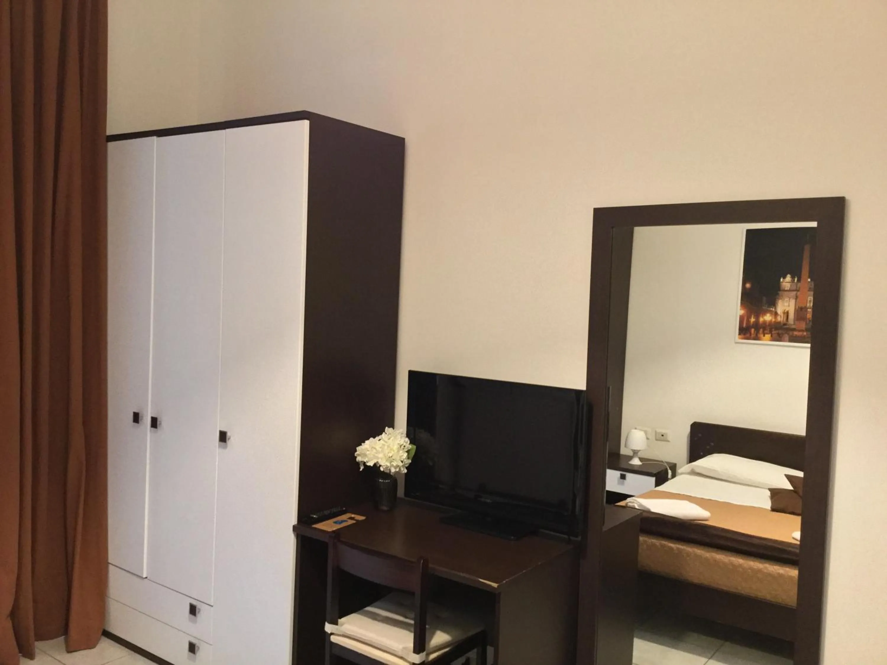 Photo of the whole room, TV/Entertainment Center in Cialdini Rome