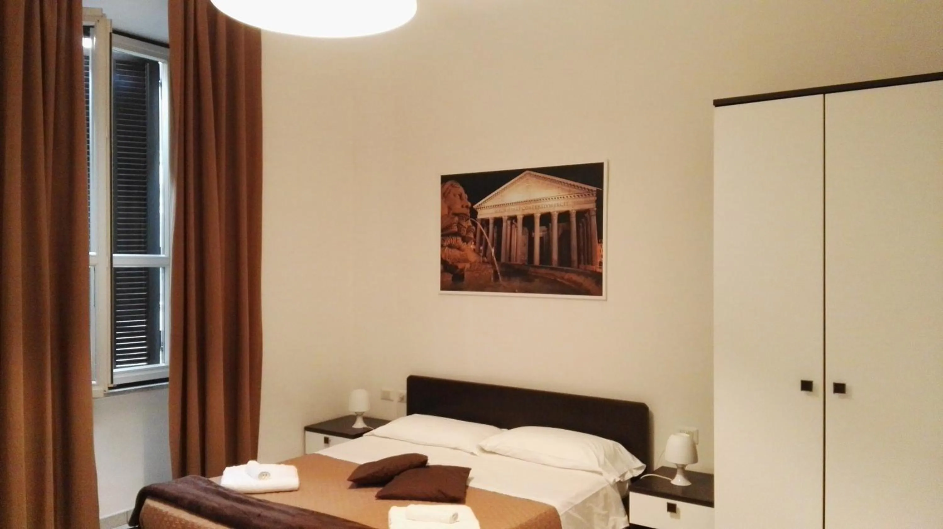 Photo of the whole room, Bed in Cialdini Rome