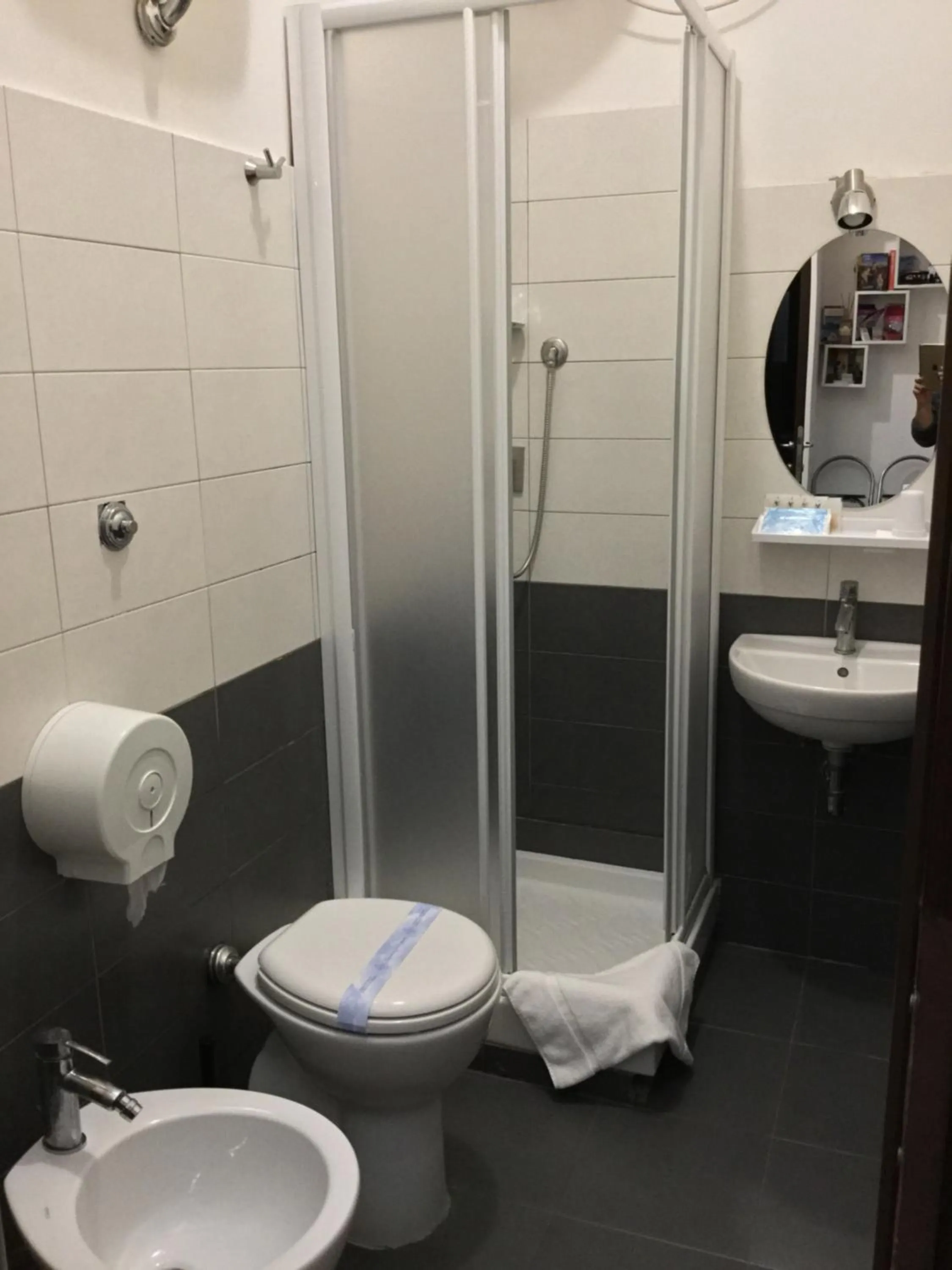 Bathroom in Cialdini Rome