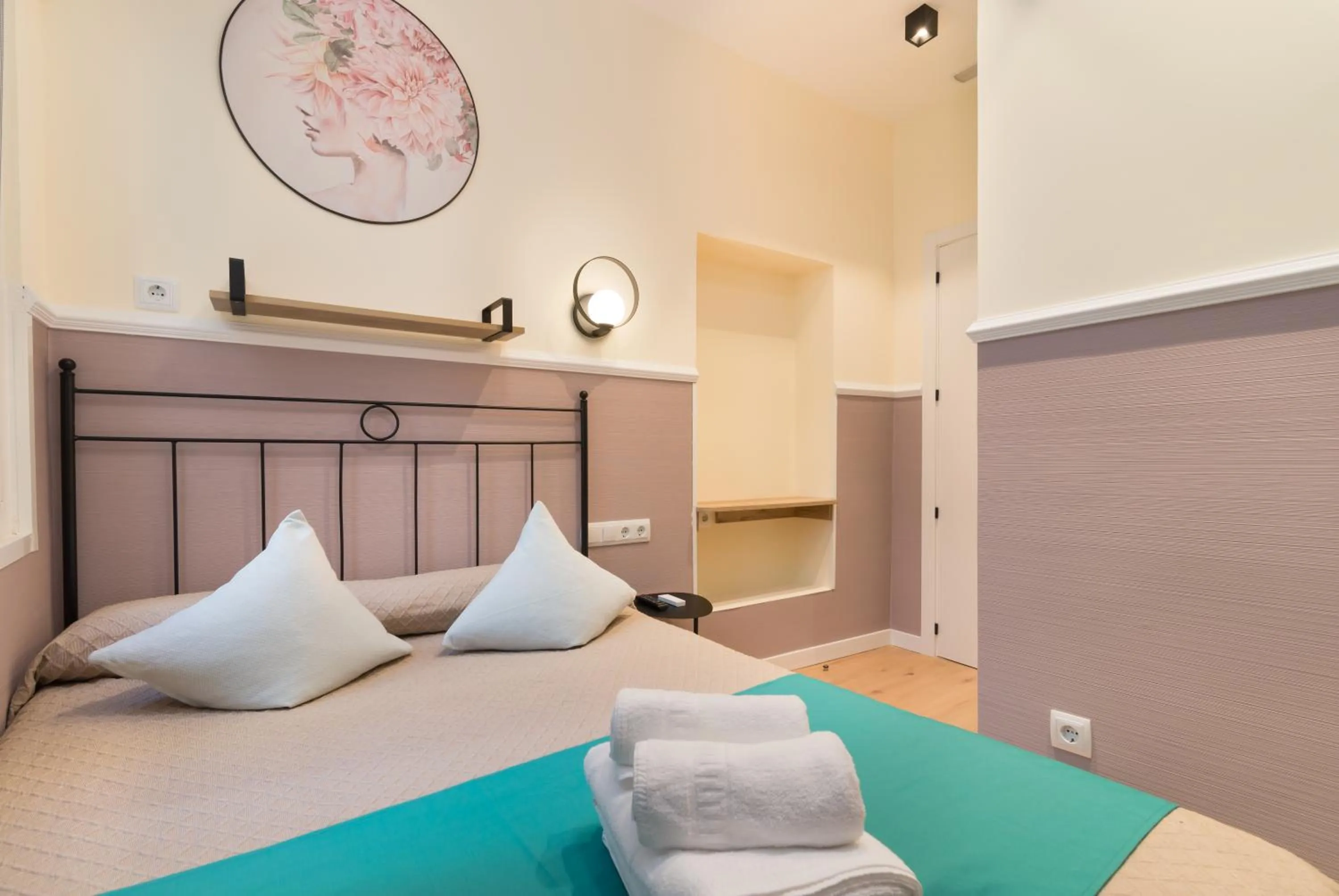 Photo of the whole room, Bed in Hostal Evoke Madrid