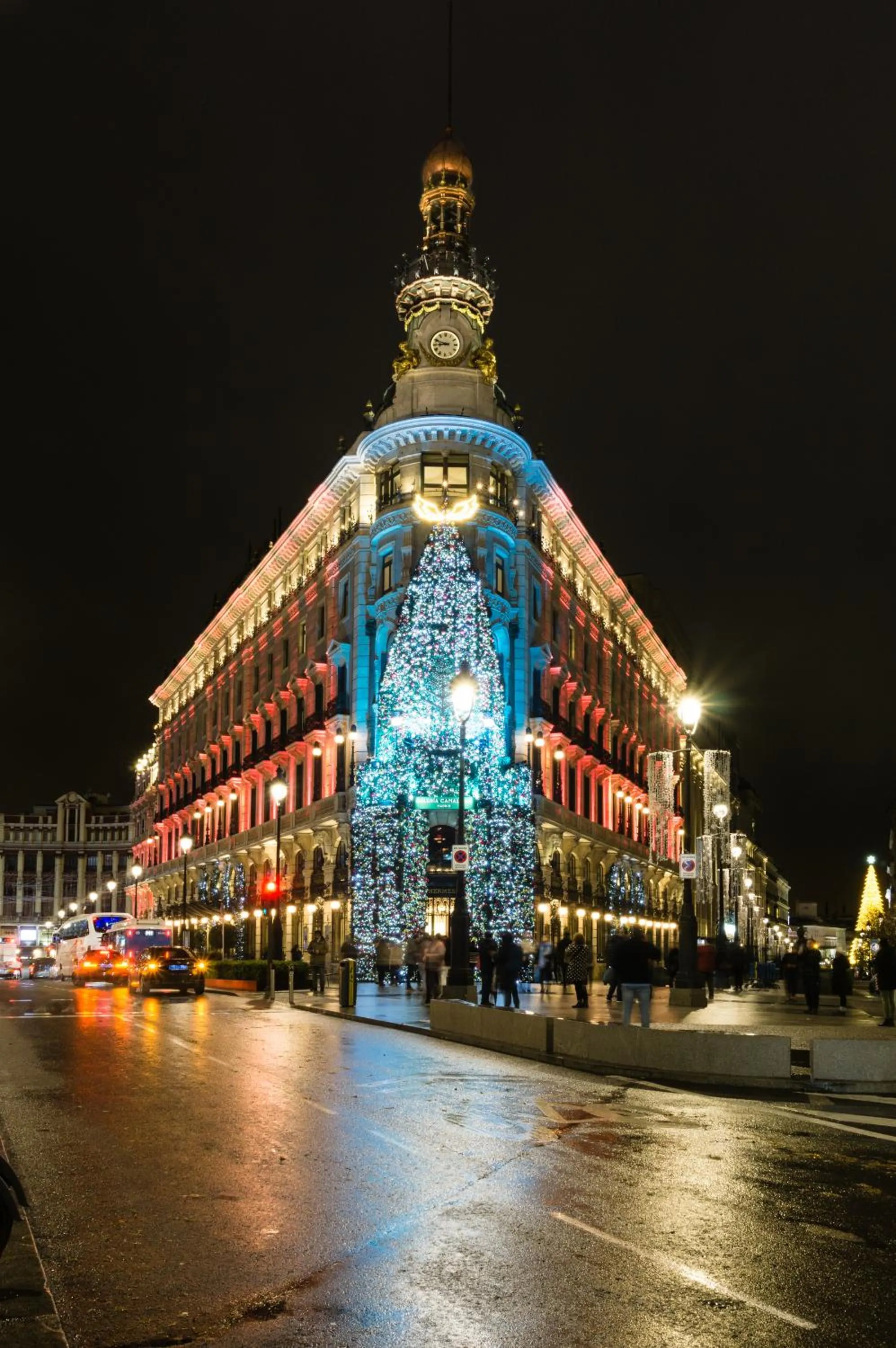 Neighbourhood in Hostal Evoke Madrid