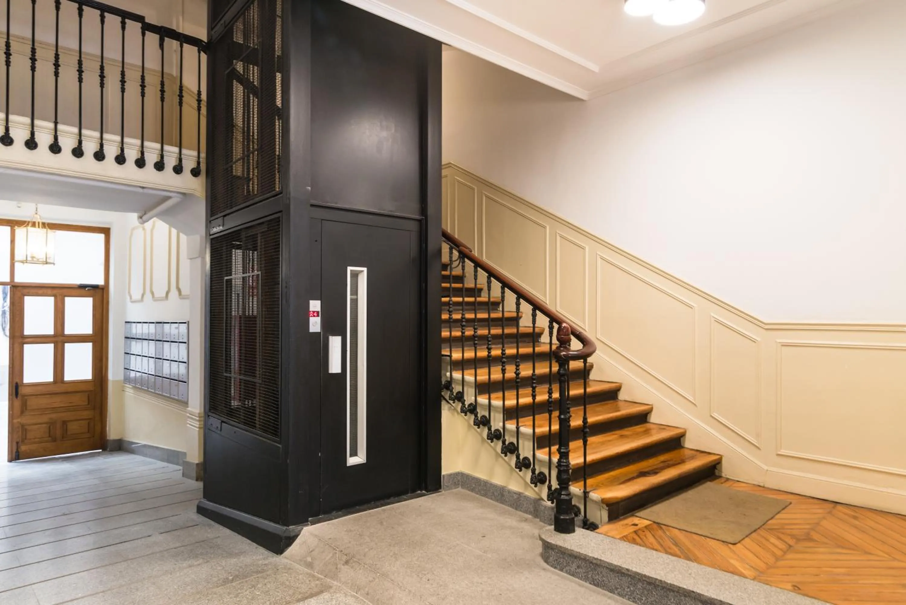 Lobby or reception in Hostal Evoke Madrid