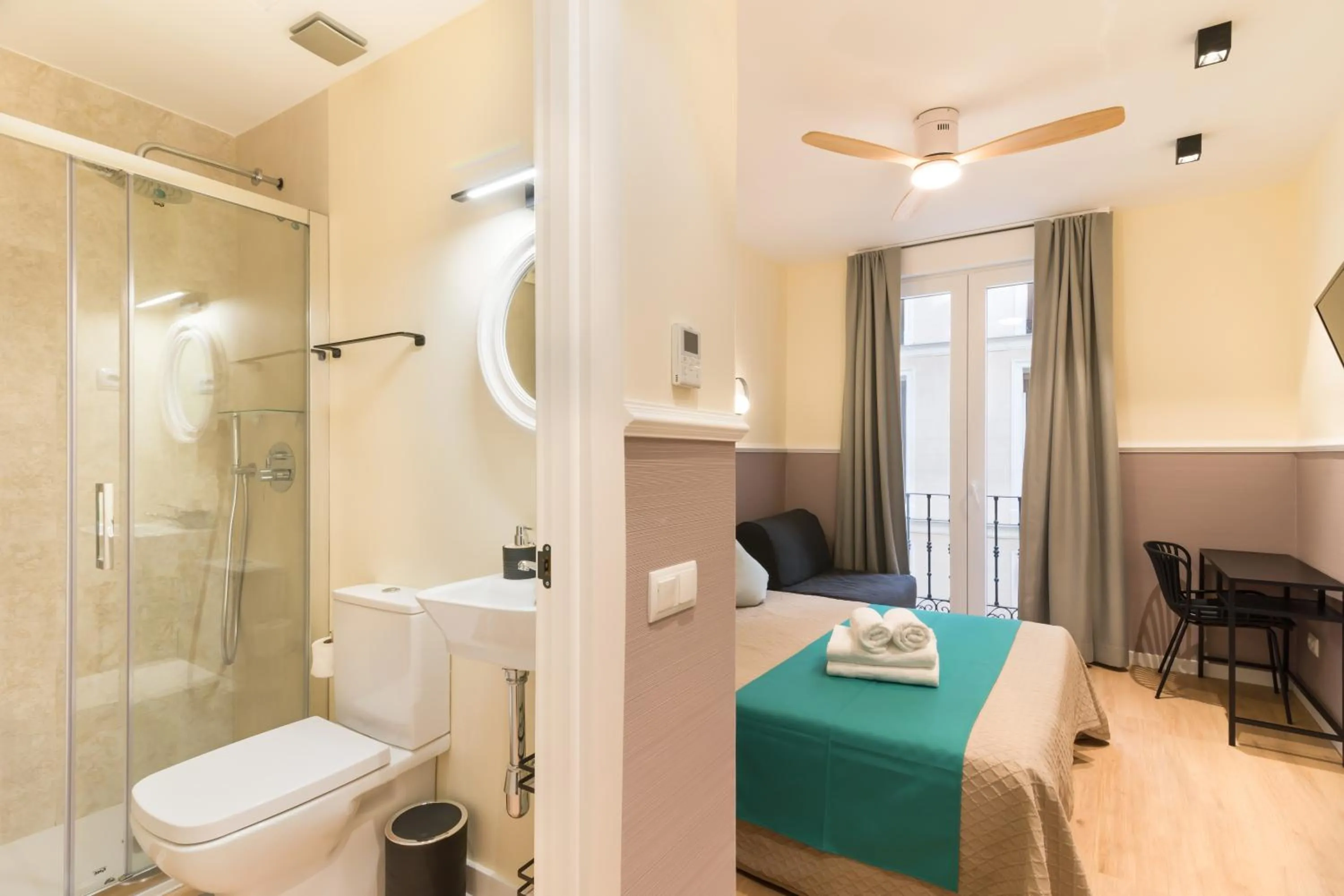 Bathroom in Hostal Evoke Madrid