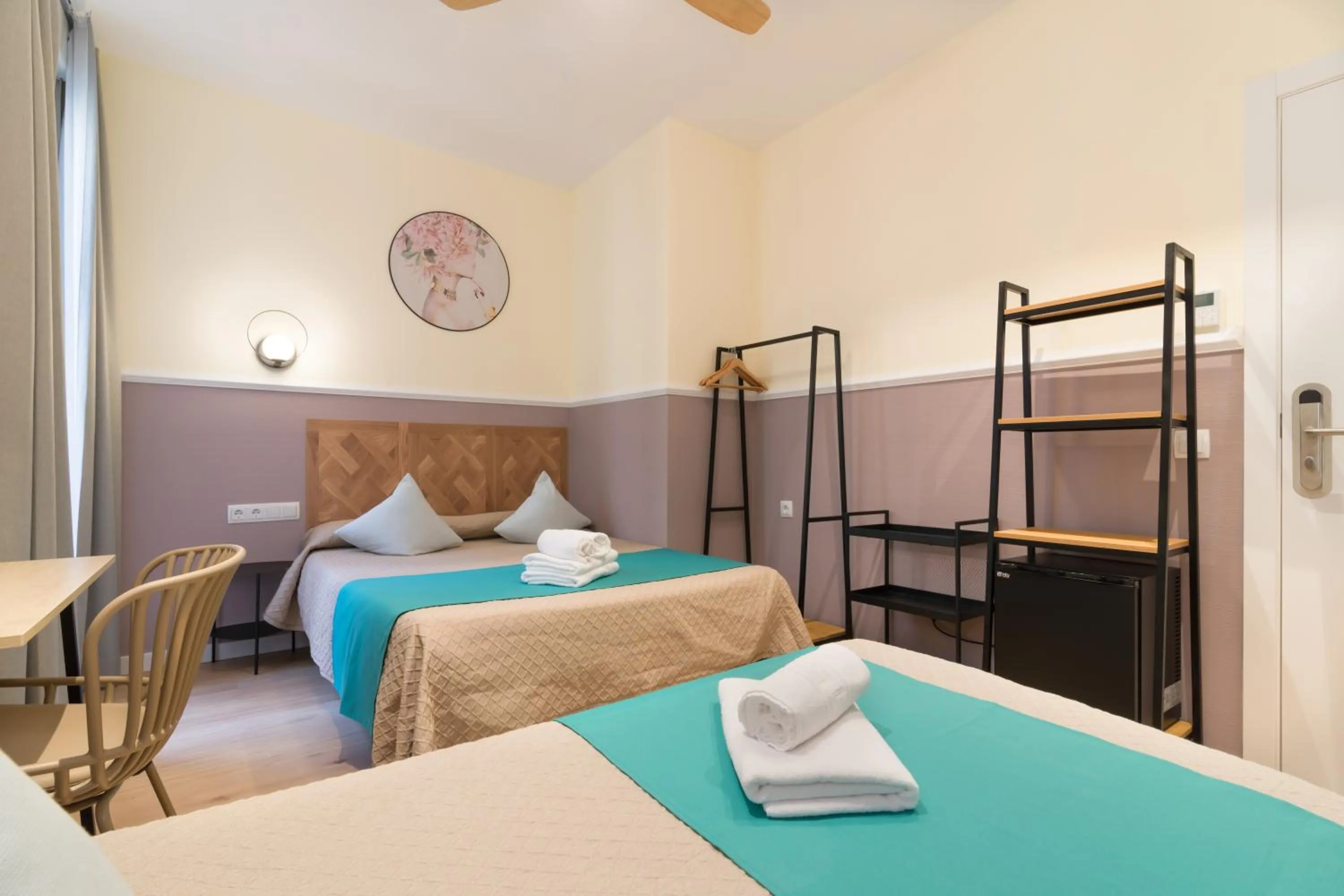 Photo of the whole room, Bed in Hostal Evoke Madrid