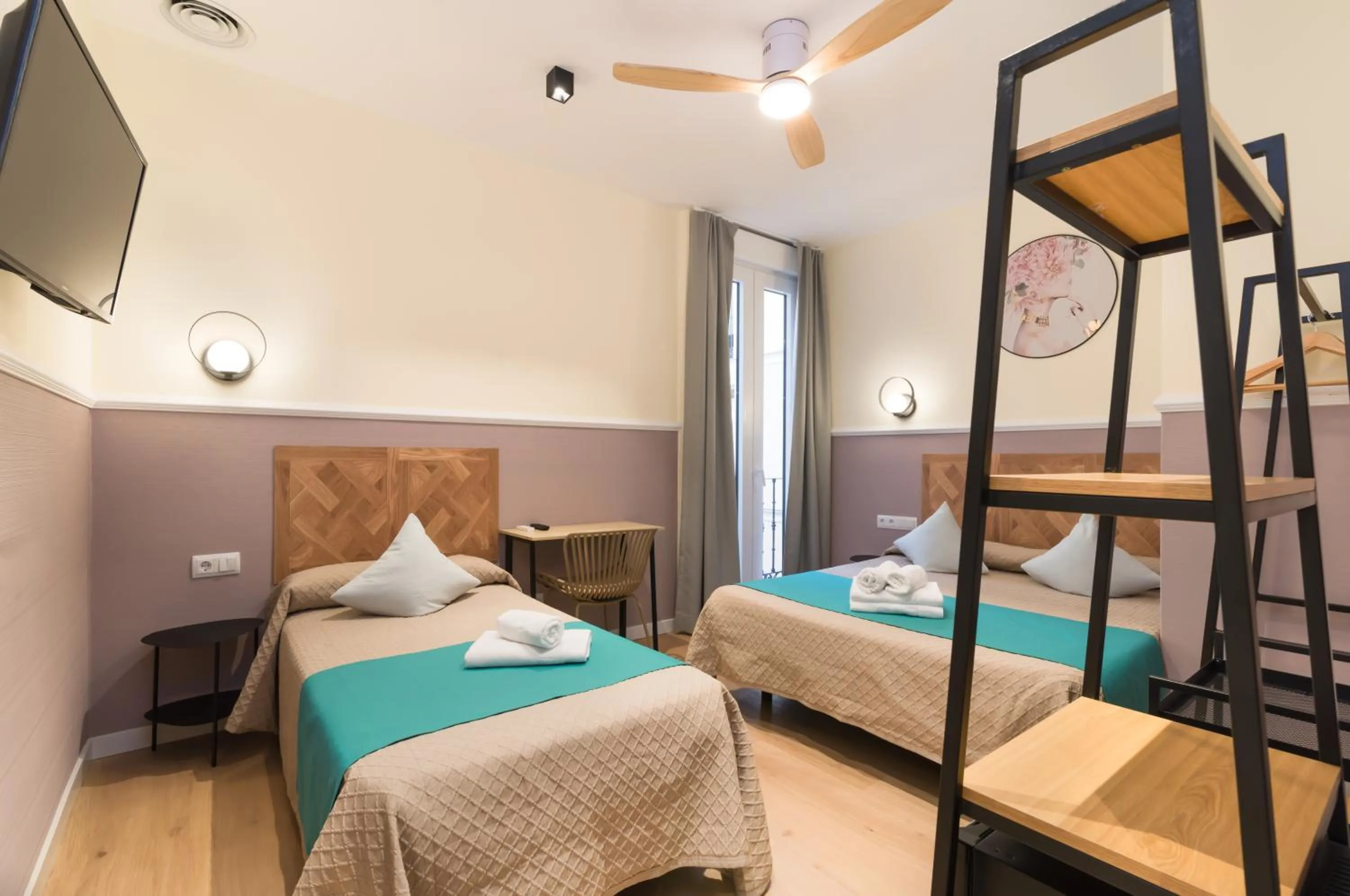 Photo of the whole room, Bed in Hostal Evoke Madrid