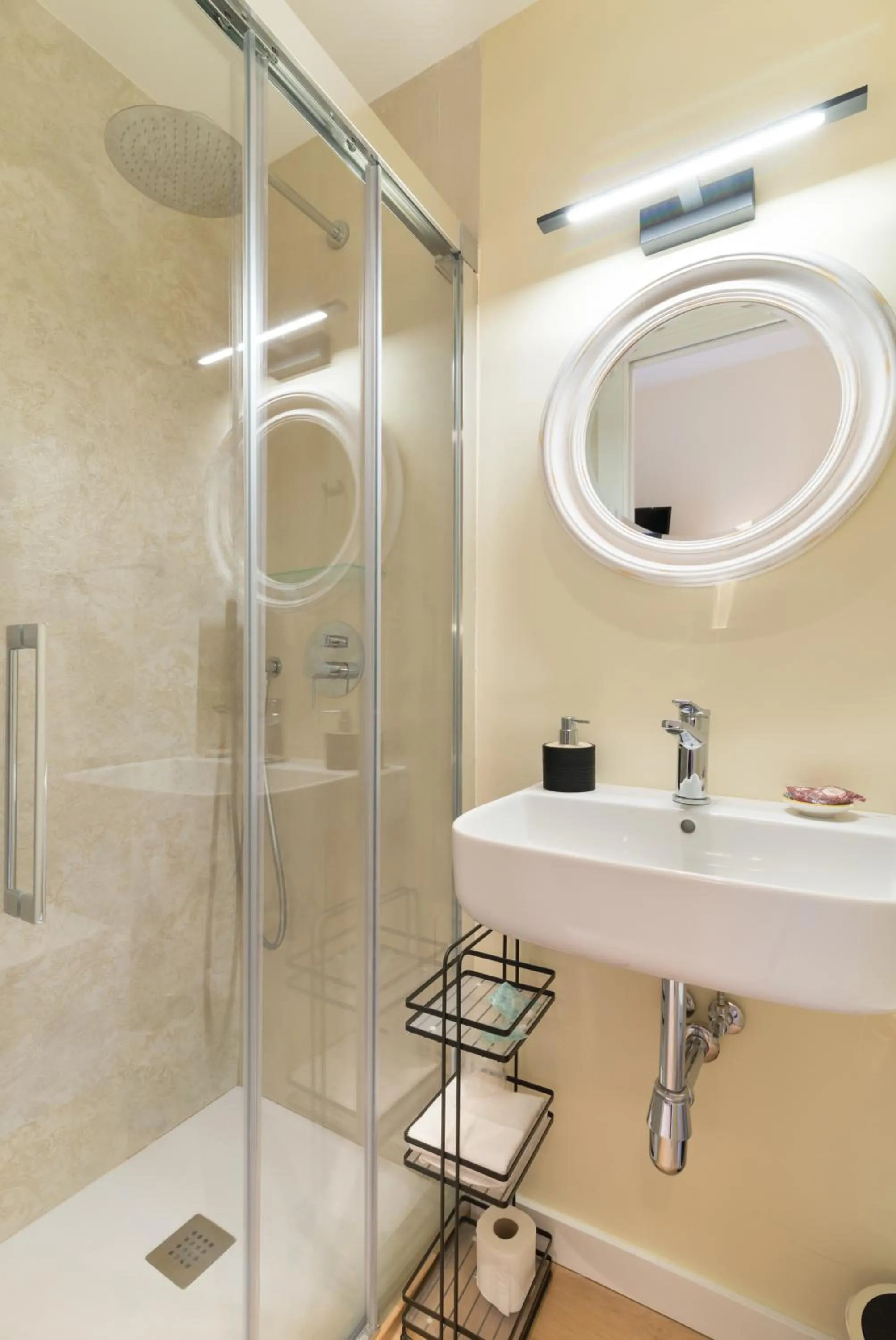 Bathroom in Hostal Evoke Madrid