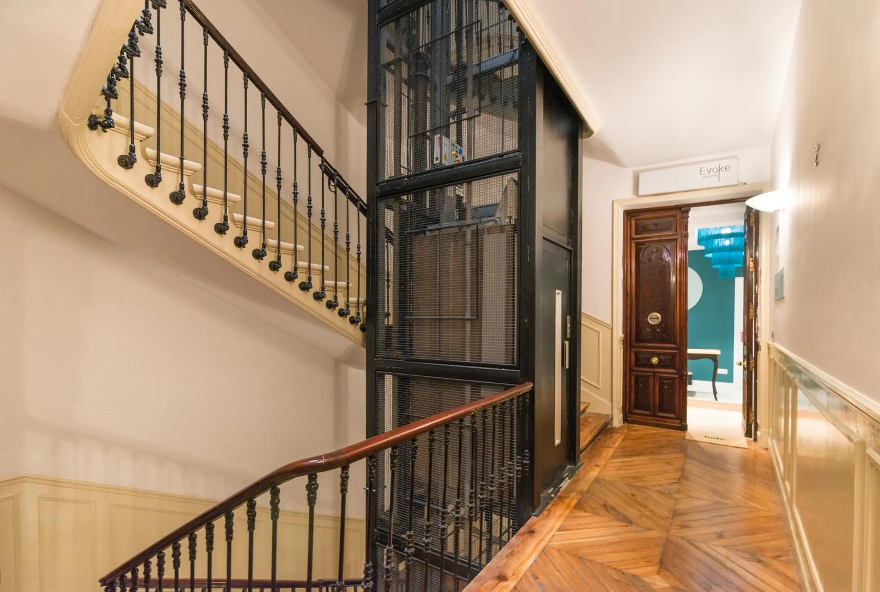 Lobby or reception in Hostal Evoke Madrid