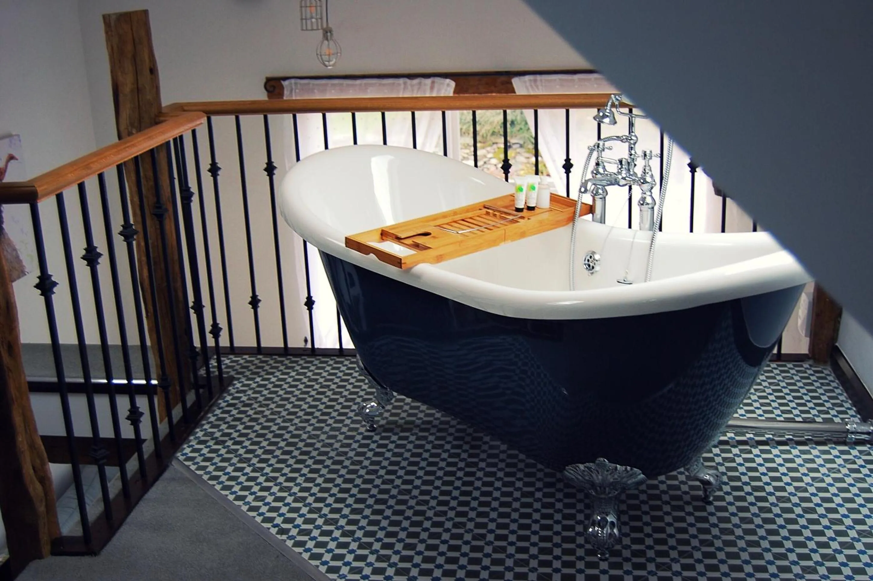 Bath in Rosie's Barn