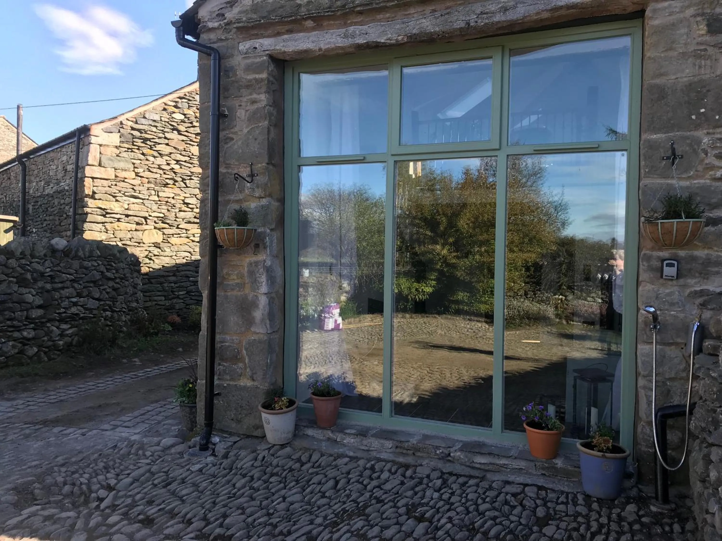 Facade/entrance in Rosie's Barn