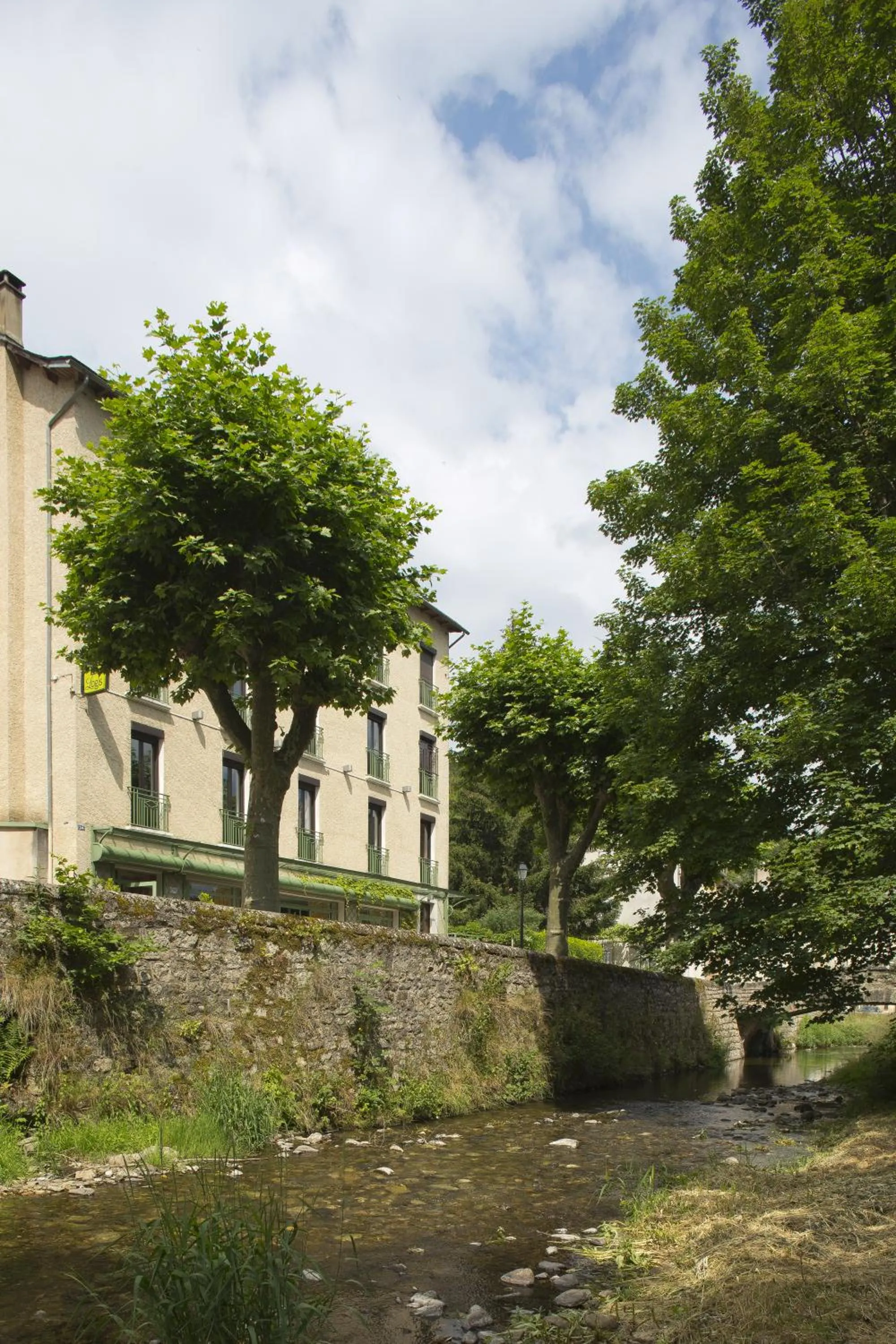 Facade/entrance in Logis Hôtel Restaurant Le Mont Aigoual