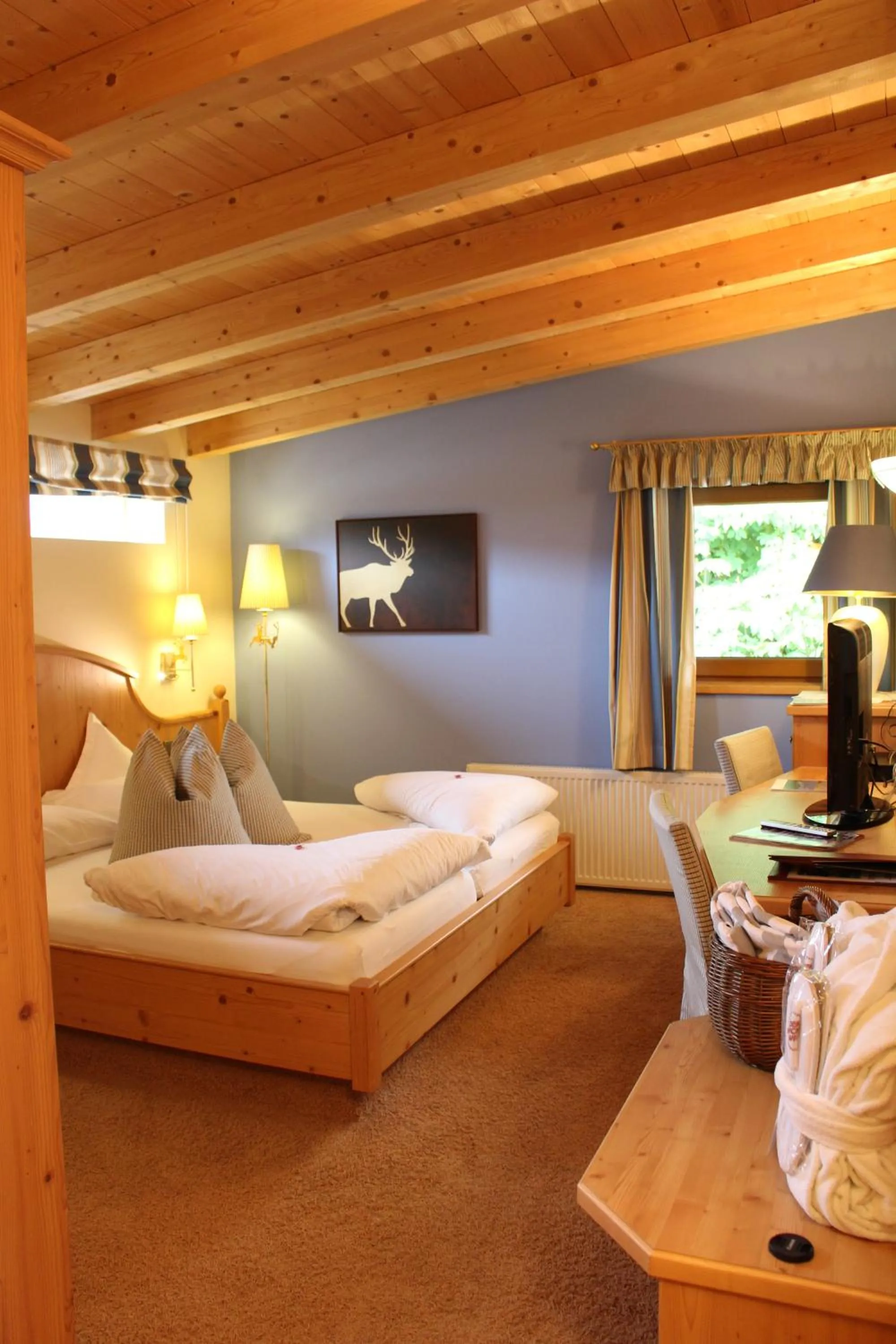 Photo of the whole room, Bed in Kirchenwirt