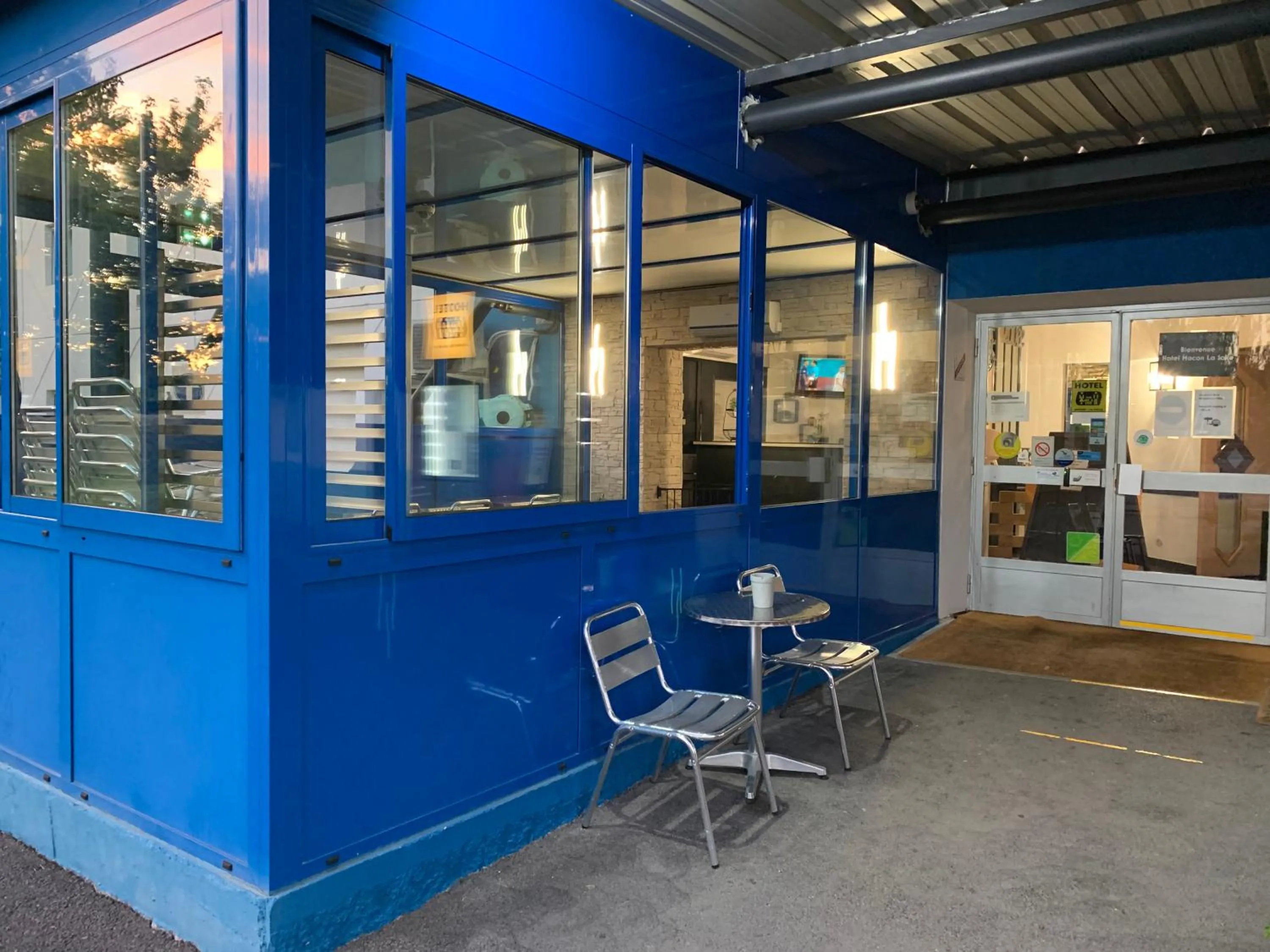 Property building in Hotel Macon la Salle