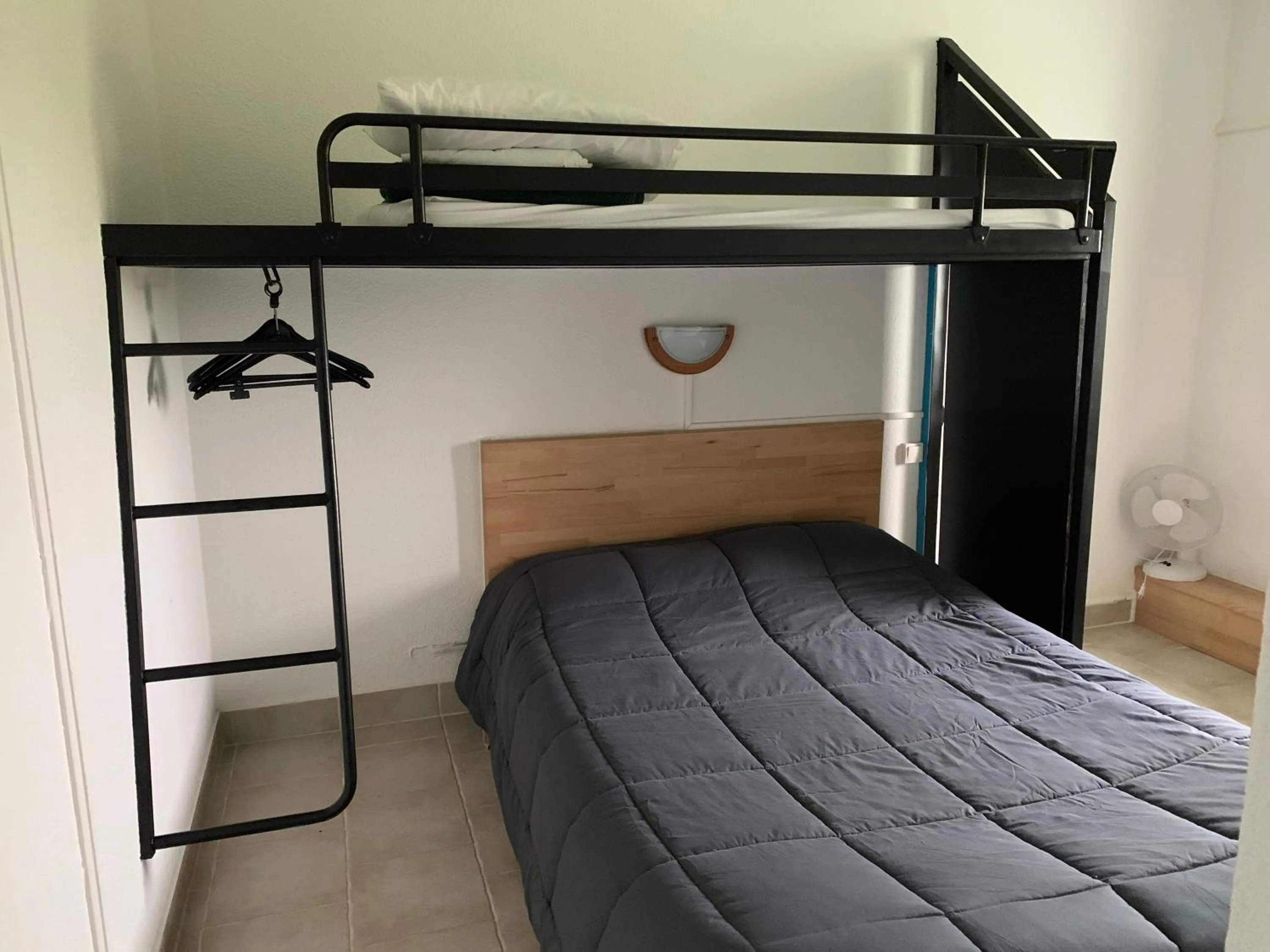 Bed in Hotel Macon la Salle